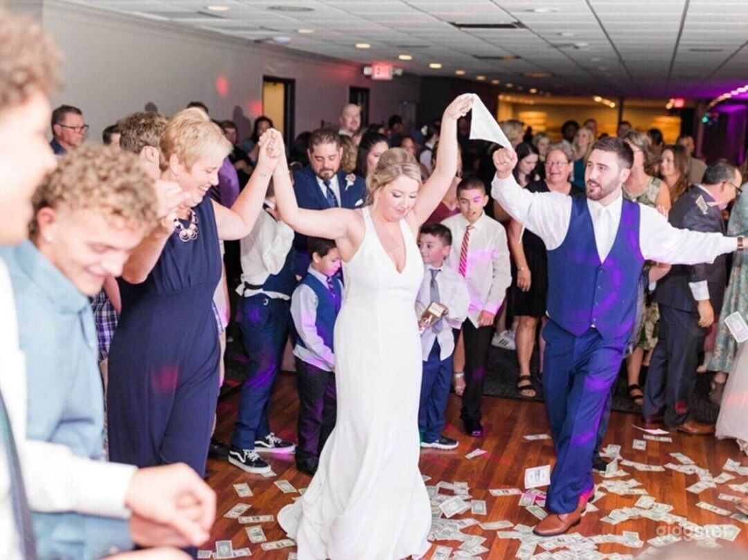 Stunning Venue With Panoramic View Photo 2