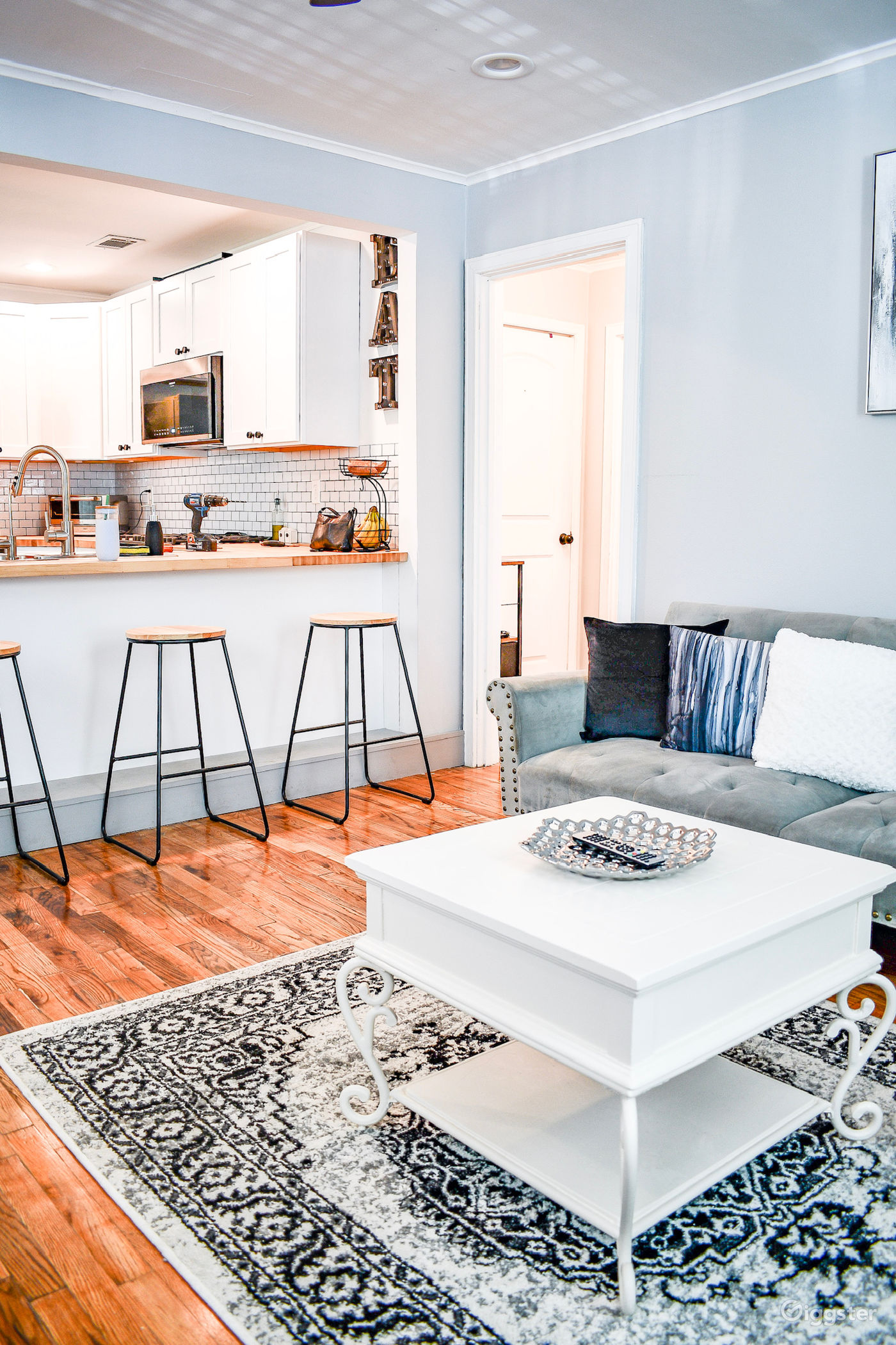 2 Bed Home in Ardsley Park, Savannah Rent this location on Giggster