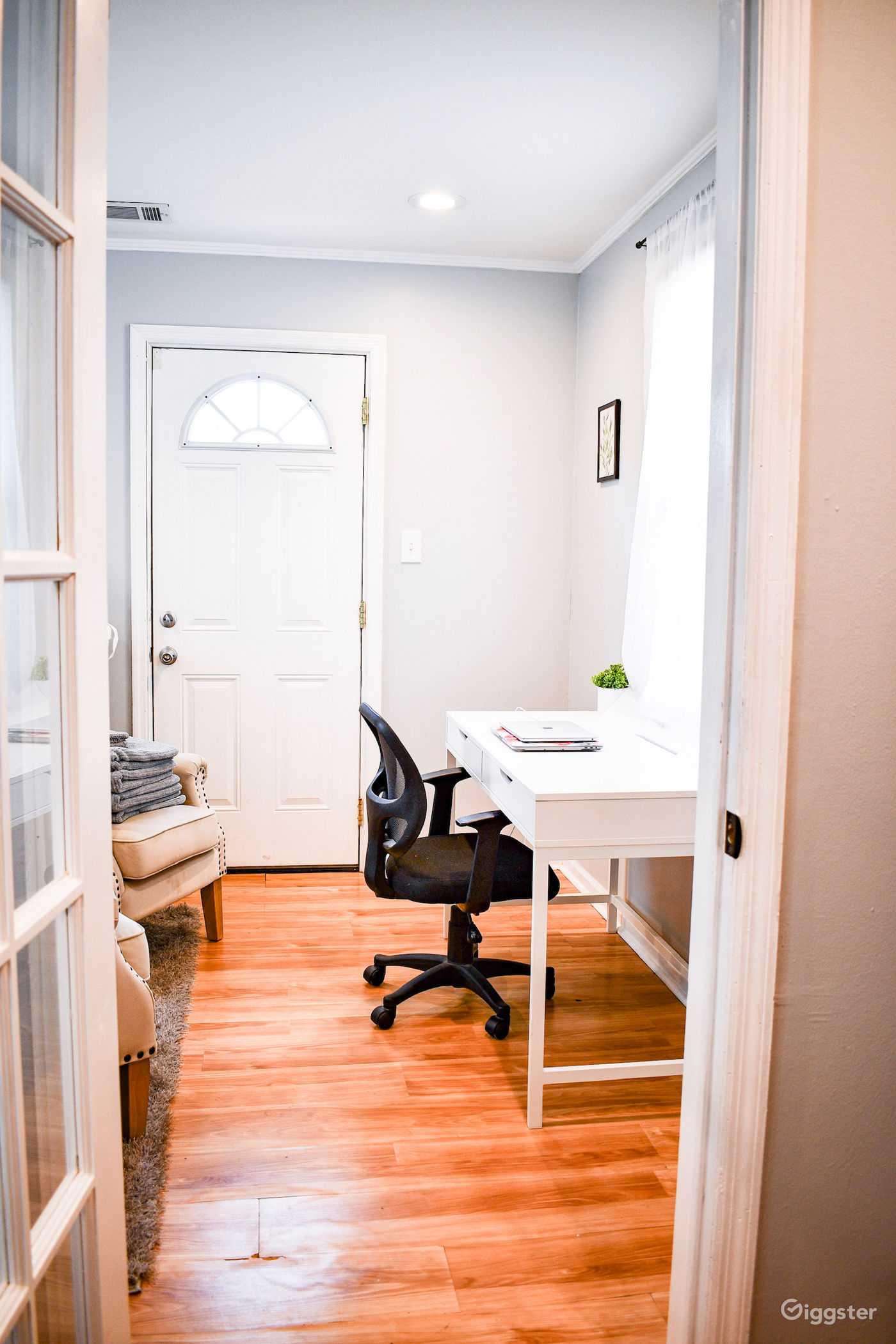 2 Bed Home in Ardsley Park, Savannah Rent this location on Giggster