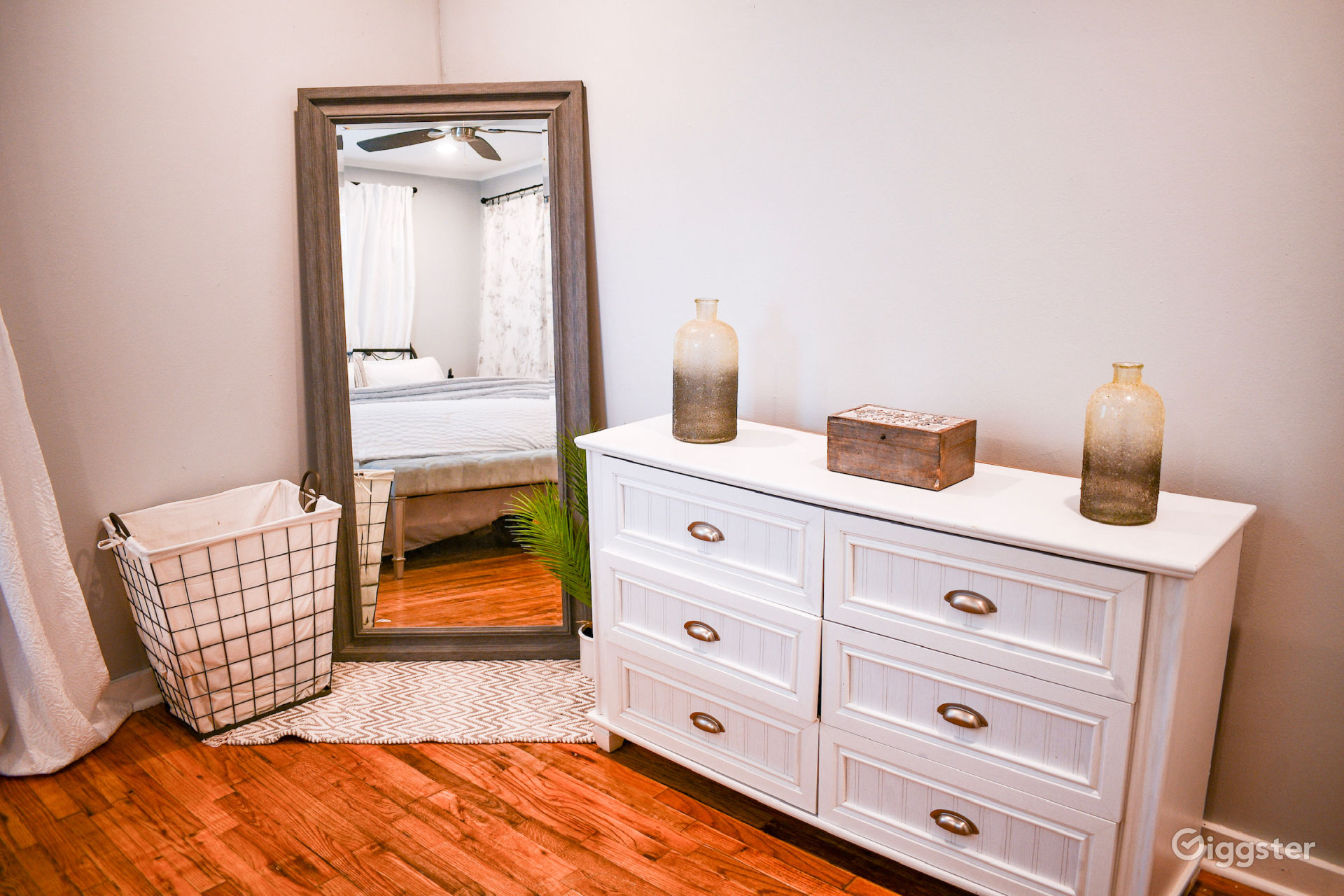 2 Bed Home in Ardsley Park, Savannah Rent this location on Giggster