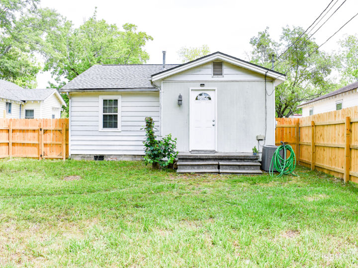 2 Bed Home in Ardsley Park, Savannah Rent this location on Giggster
