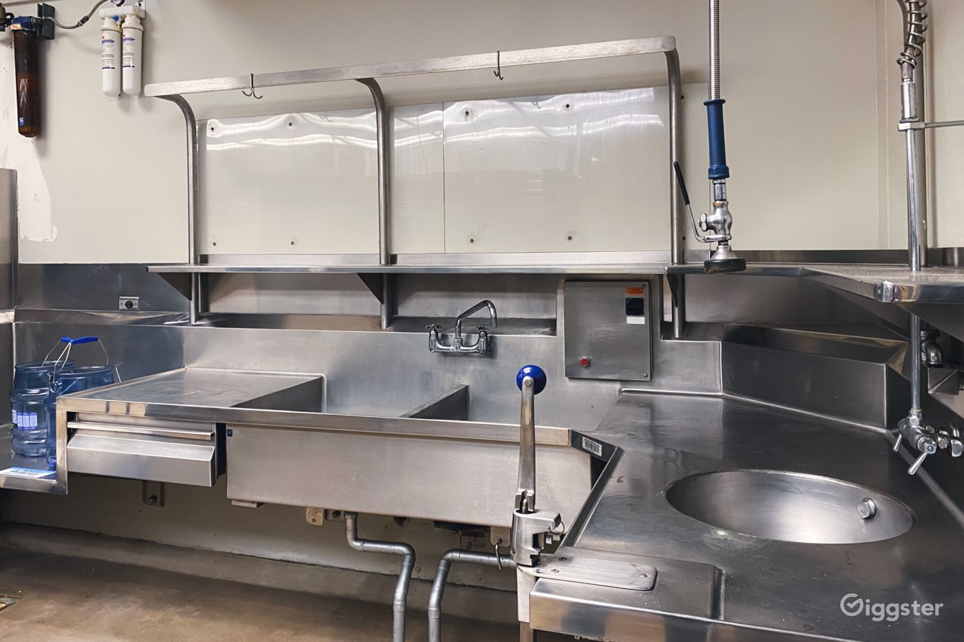 Grade A Commercial Kitchen in Production Facility Rent this location