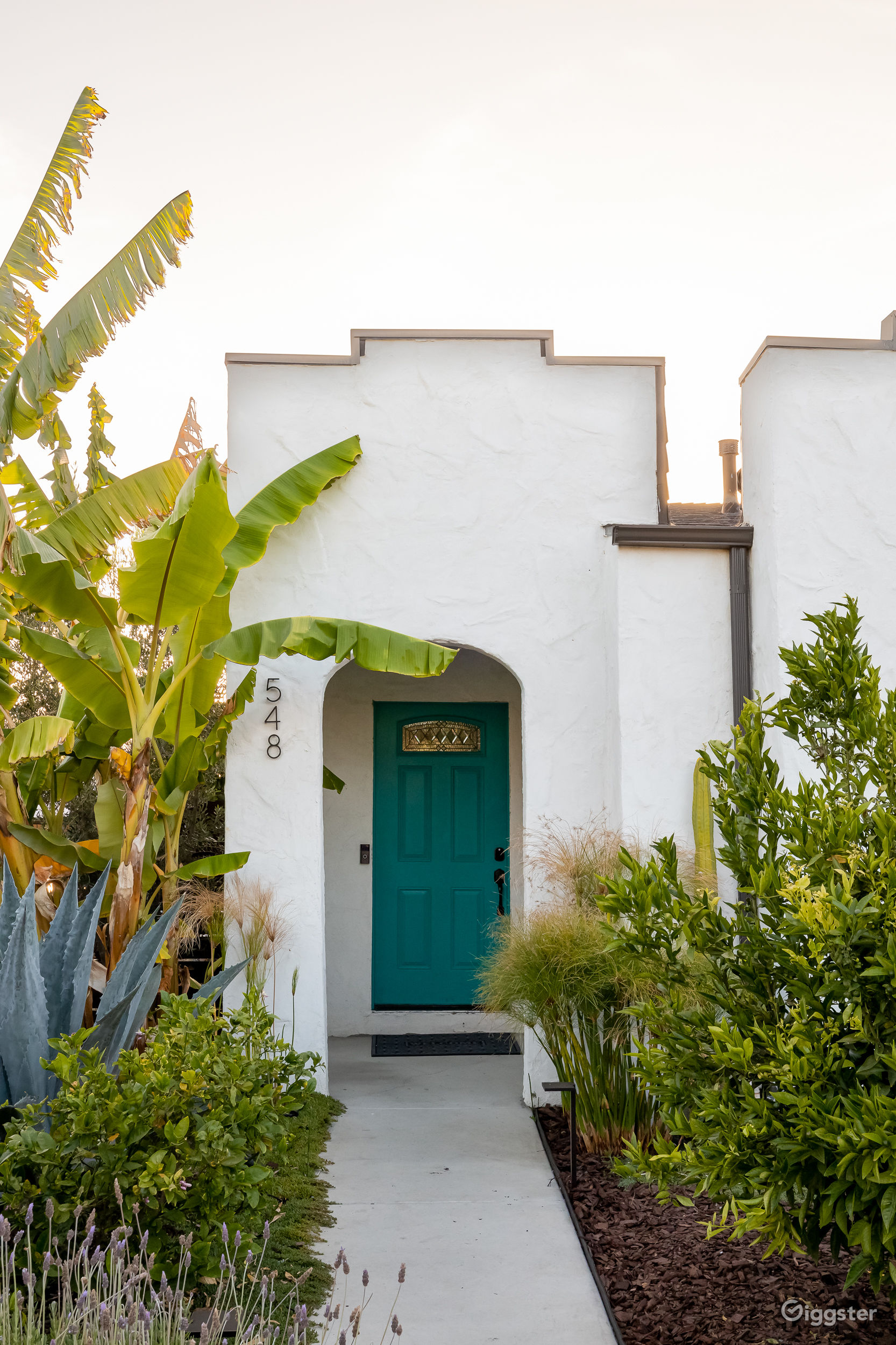 Tropical Spanish Style- claw foot tub & chandelier | Rent this location ...