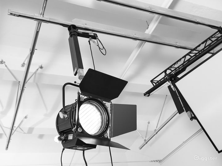 Großes Profistudio für Film und Foto in Dresden Rent this location on