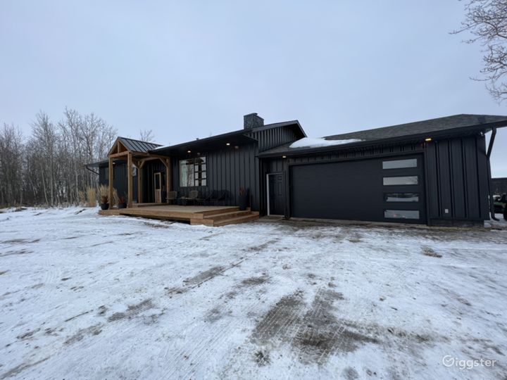 Unique Modern Farmhouse Photo 2