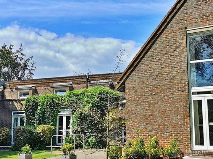 Sophisticated Event/Meeting room in Wraysbury Rent this location on