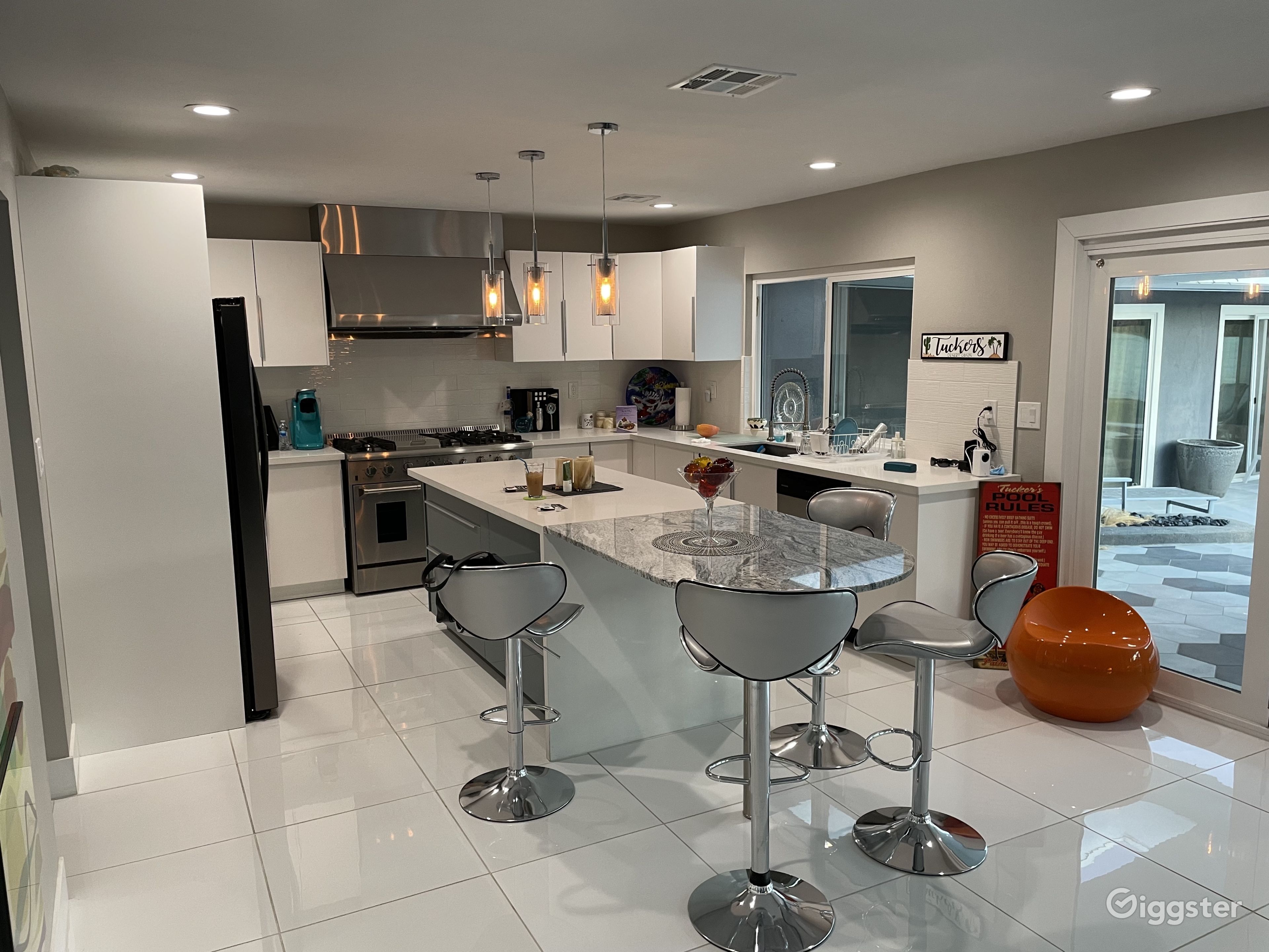 MidCentury Modern Bright Home in Indian Wells. Rent this location on