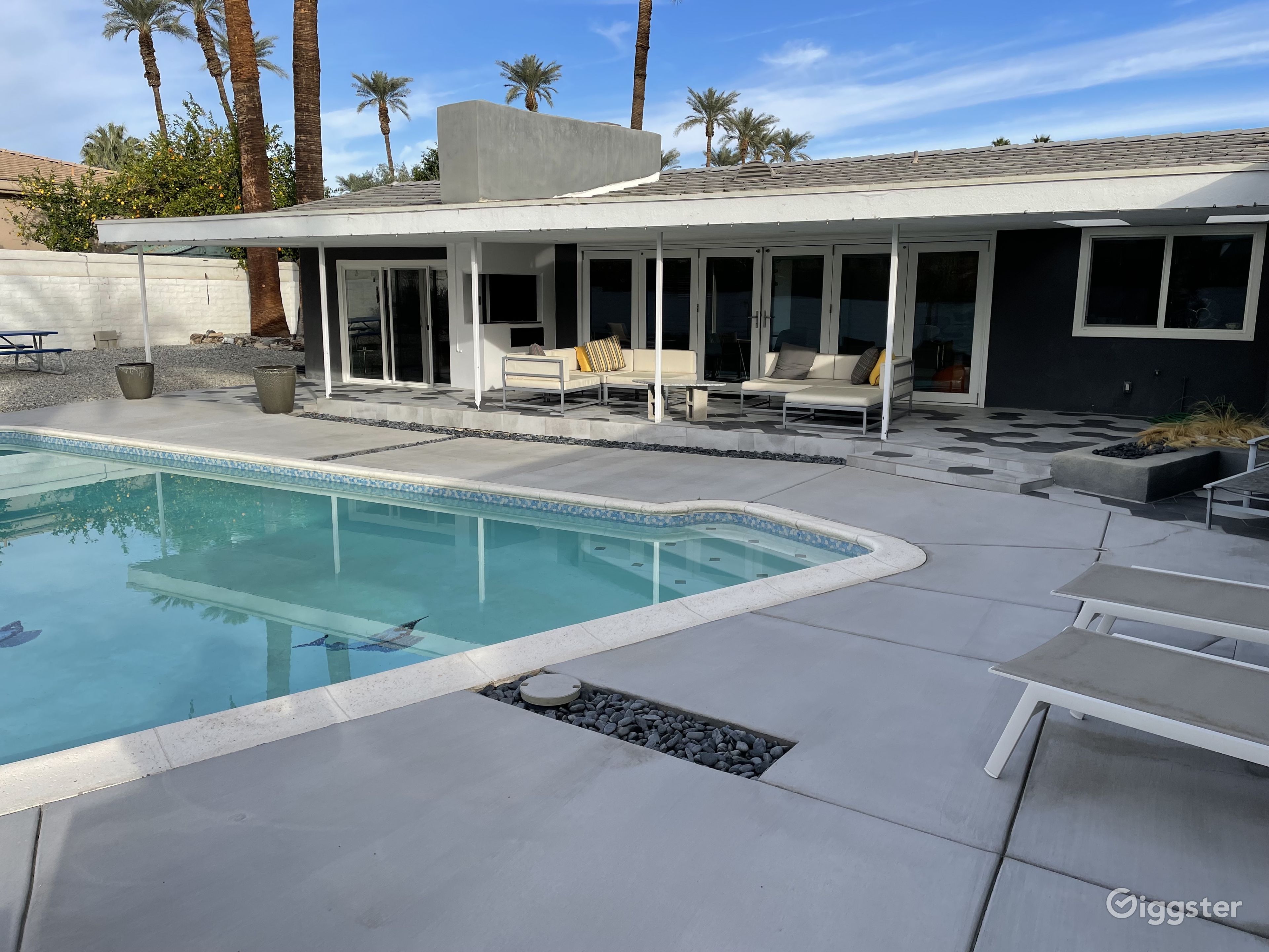 MidCentury Modern Bright Home in Indian Wells. Rent this location on