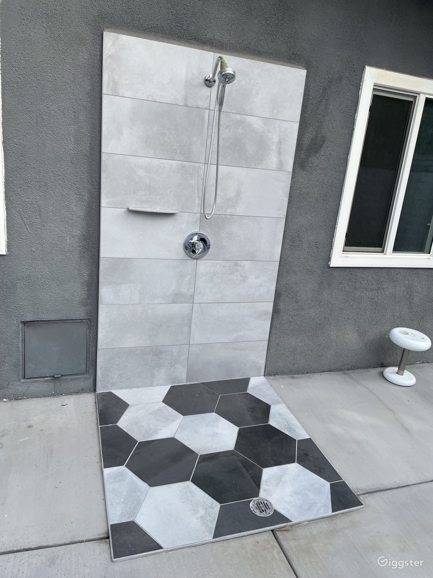 MidCentury Modern Bright Home in Indian Wells. Rent this location on