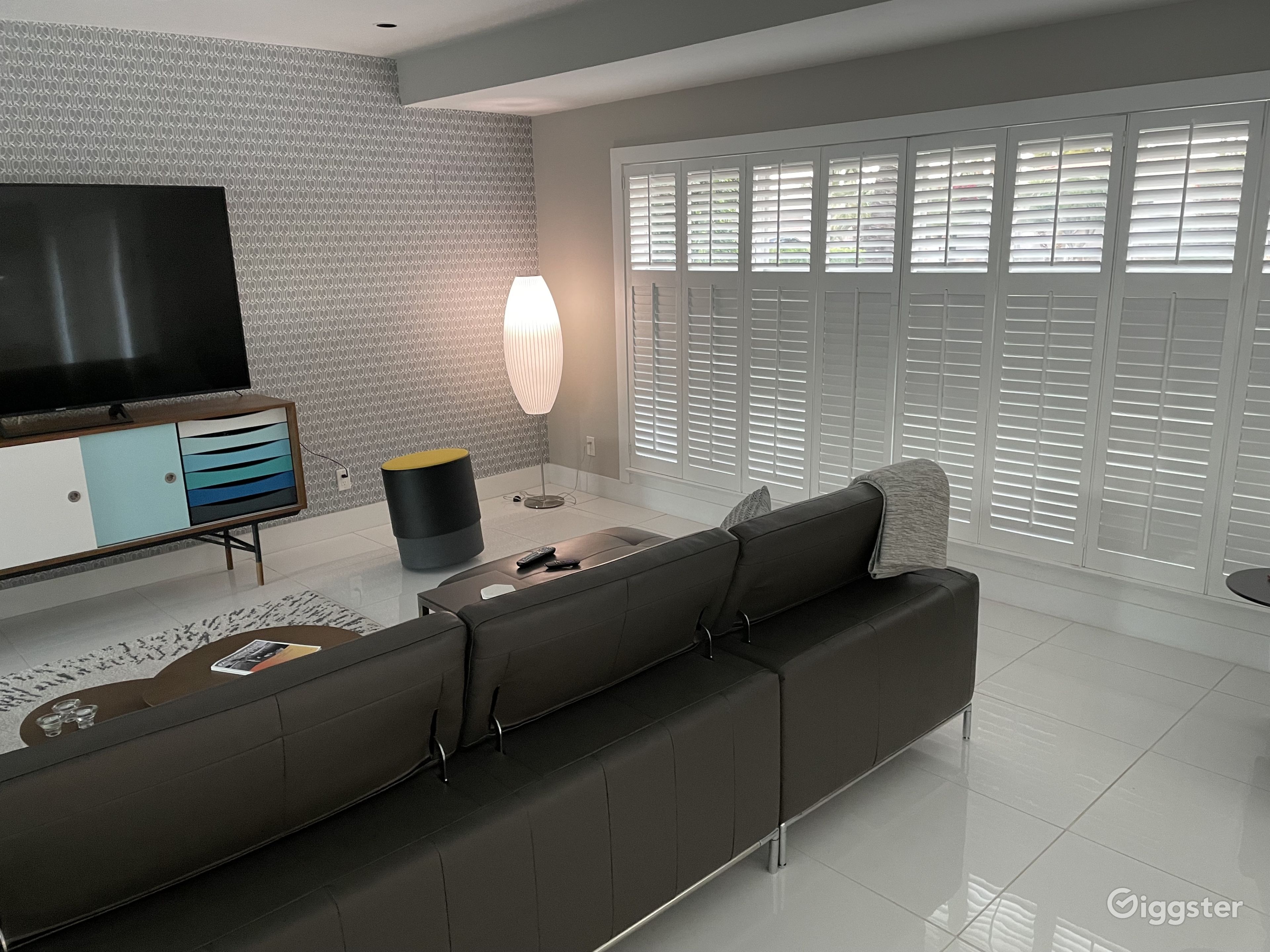 MidCentury Modern Bright Home in Indian Wells. Rent this location on