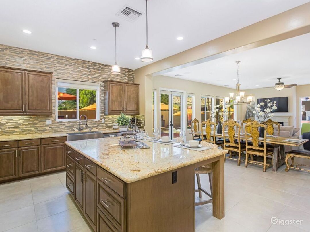 Desert House with open space Photo 3