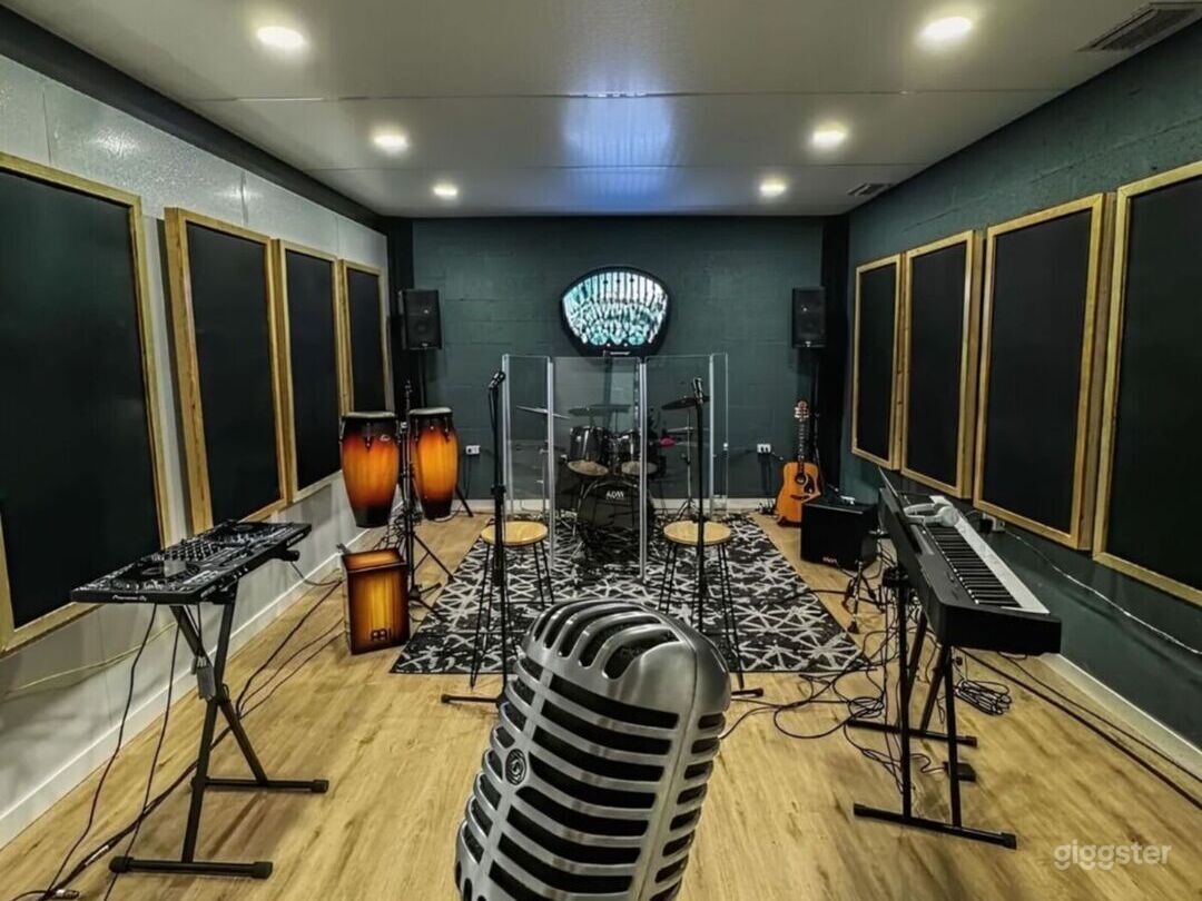 Soundproof Music Studio for Bands & Artists | Rent this location on ...