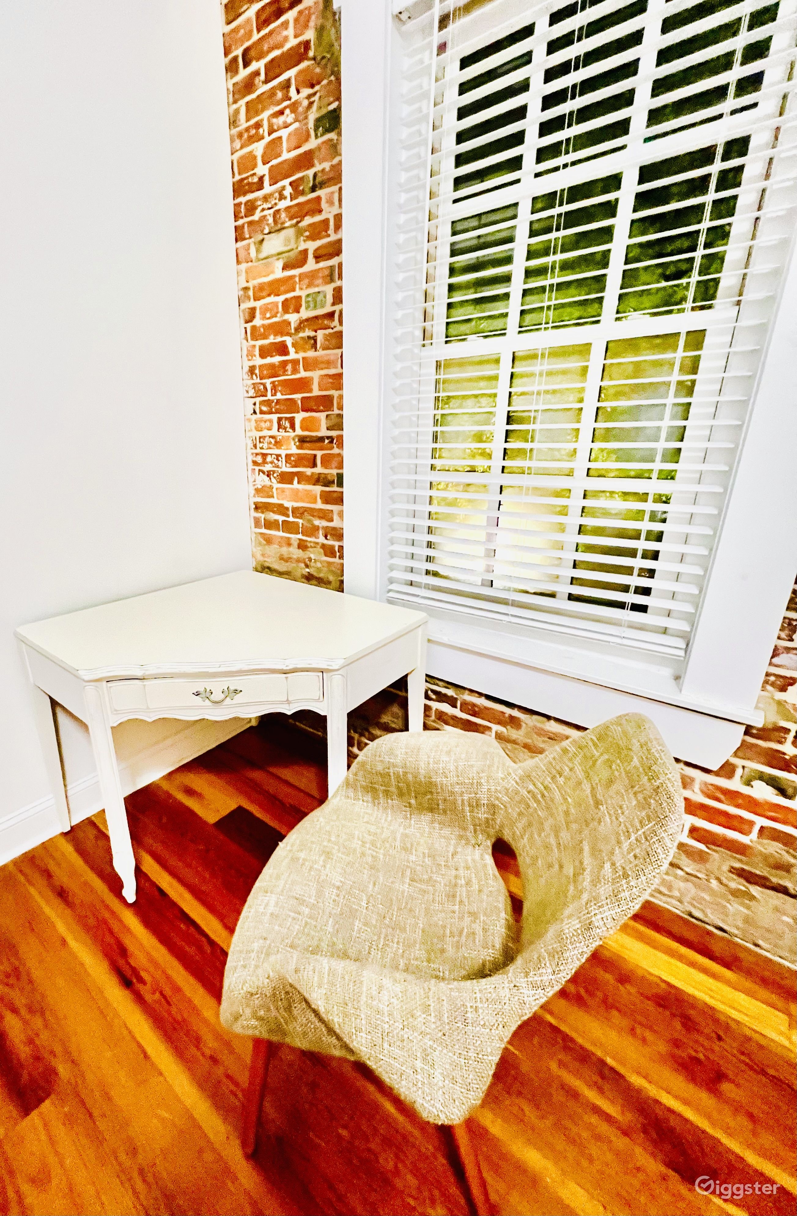 Historic Downtown Loft Apartment, Exposed Brick | Rent this location on ... - Exposed Brick Luxury Flats