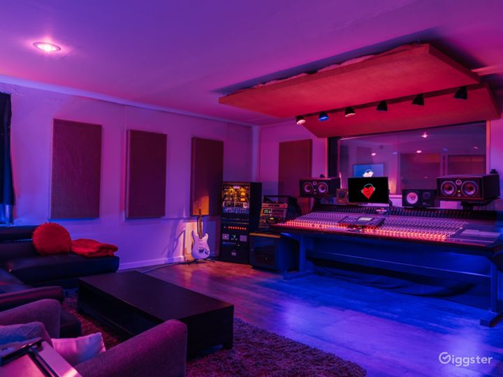 Cozy Vibe Recording Studio Rent this location on Giggster