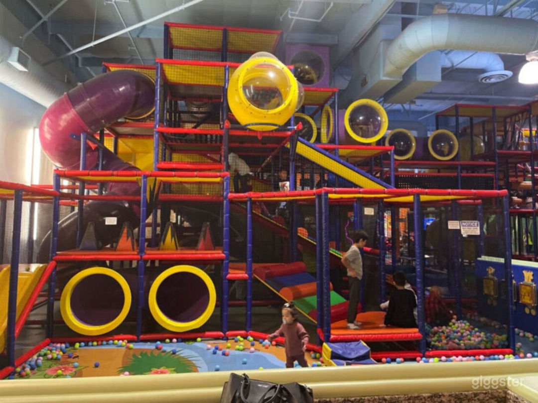 Giant Family Fun Center w/ Arcade &amp; Play Structure Photo 3