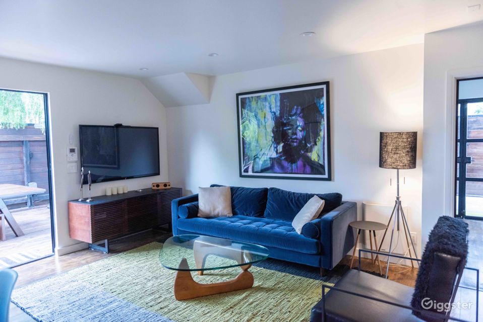 Artist's Rooftop Daylight Studio in Venice Beach Rent this location