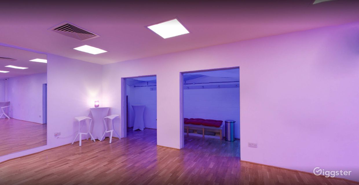 Dance Studio with ambient lighting in London Rent this location on