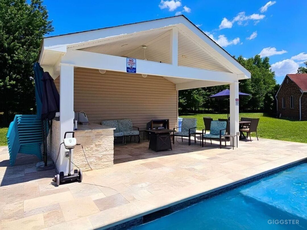 Secluded Pool with Great Views Photo 3