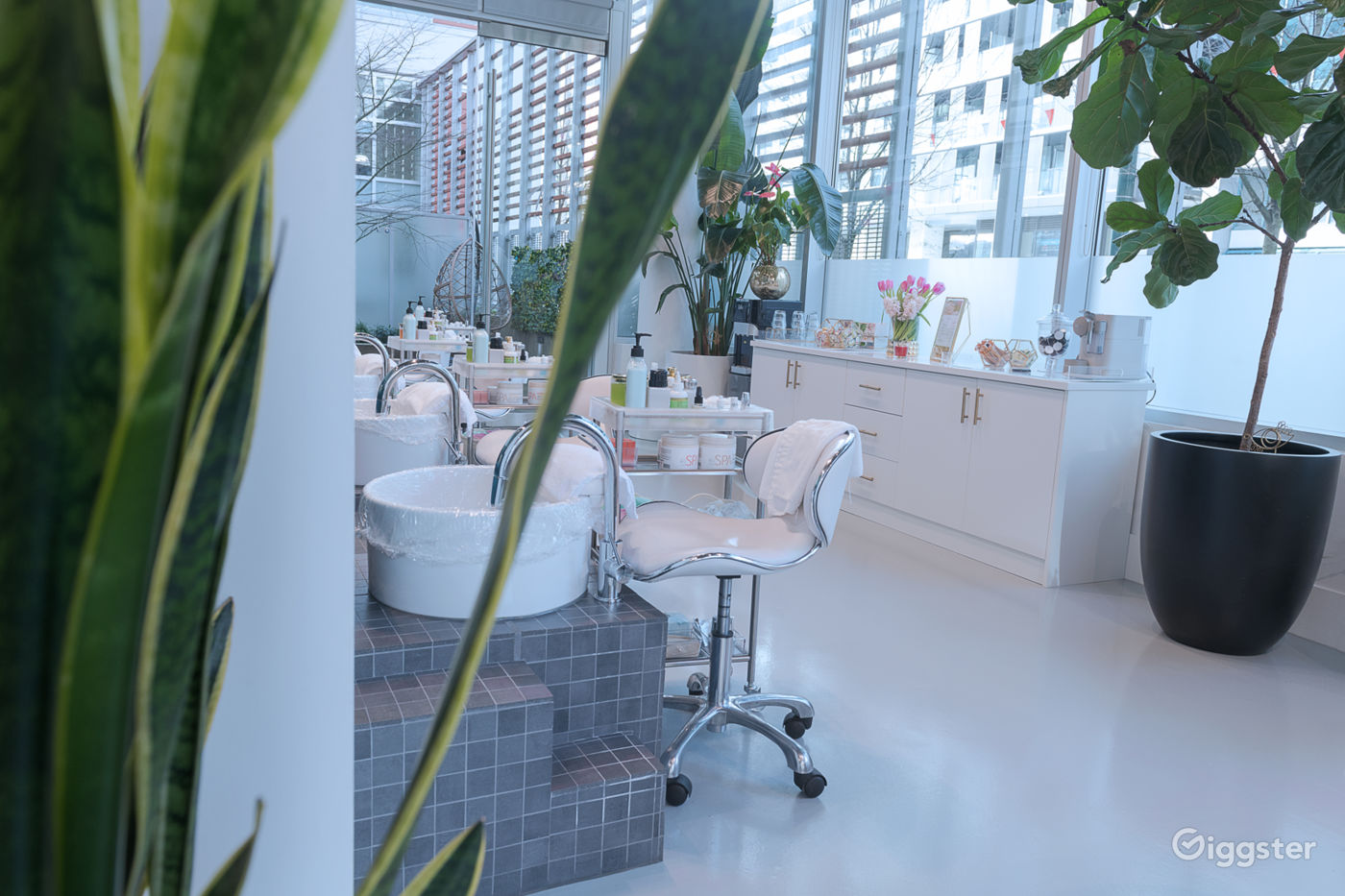 Elegant Beauty Nail Salon Downtown Vancouver Rent this location on Giggster