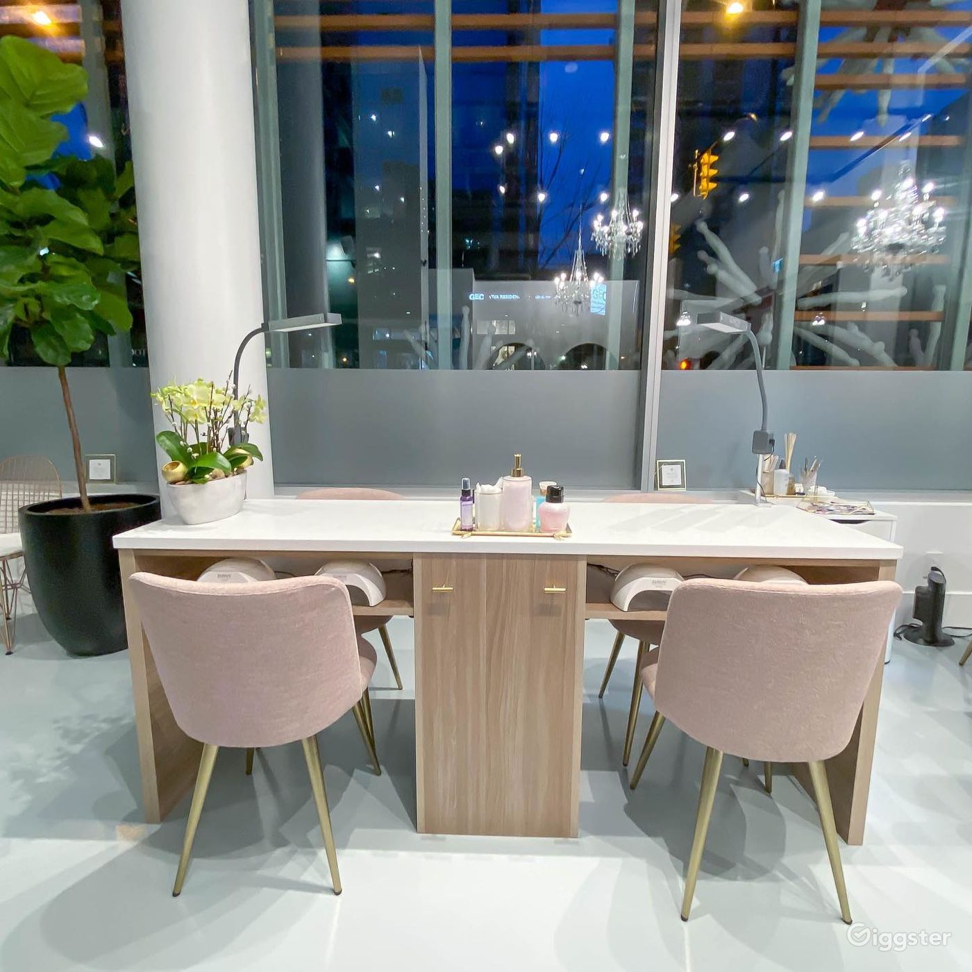 Elegant Beauty Nail Salon Downtown Vancouver Rent this location on