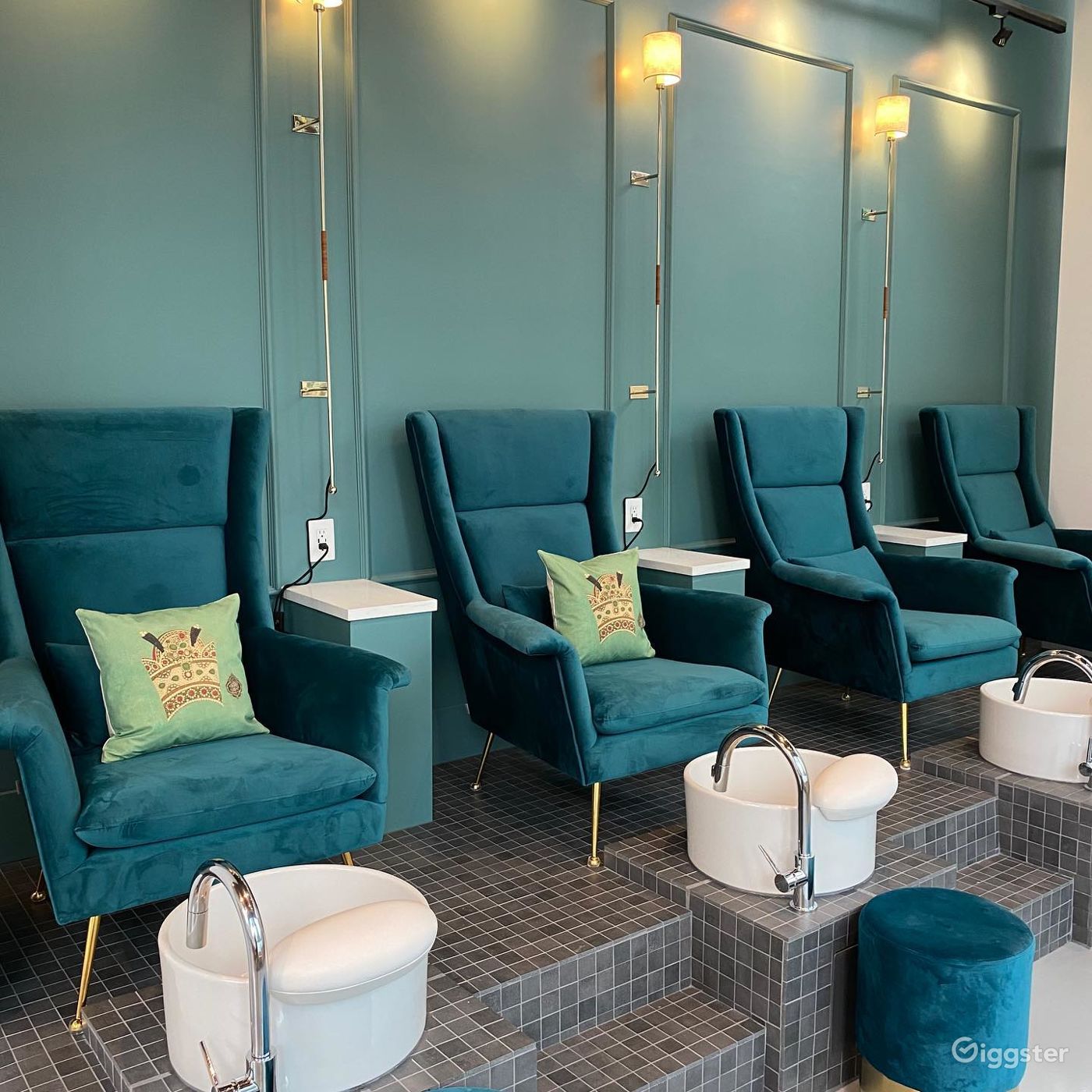 Elegant Beauty Nail Salon Downtown Vancouver Rent this location on