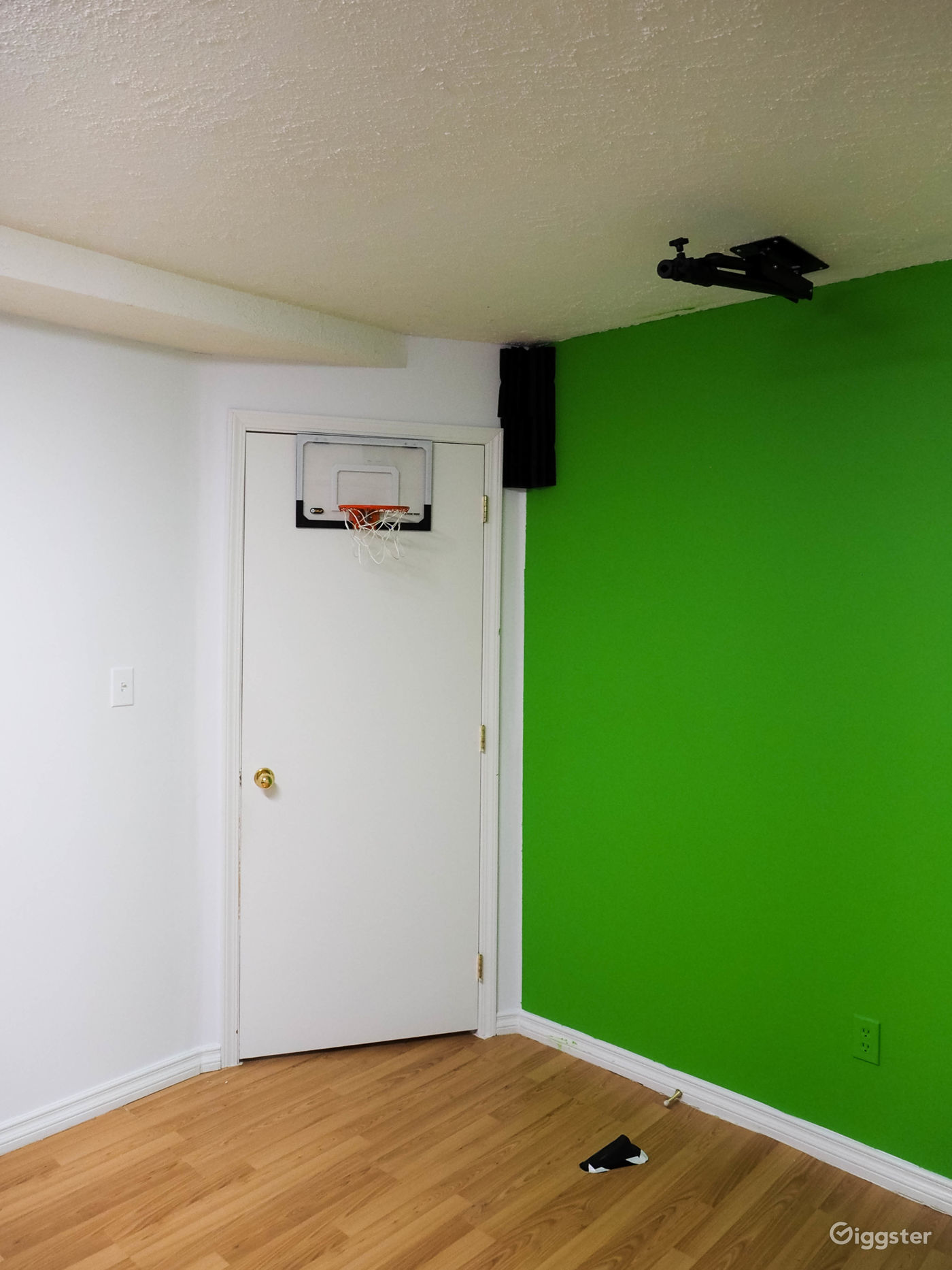 Small Studio Space Rent this location on Giggster