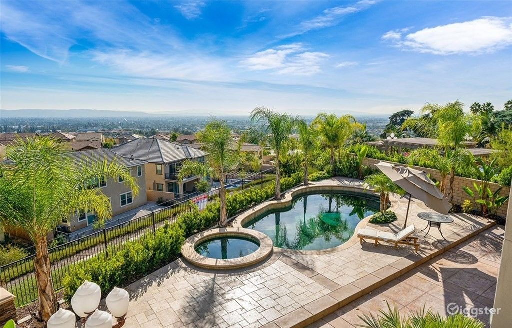 Beautiful view of Million-Dollar Villas