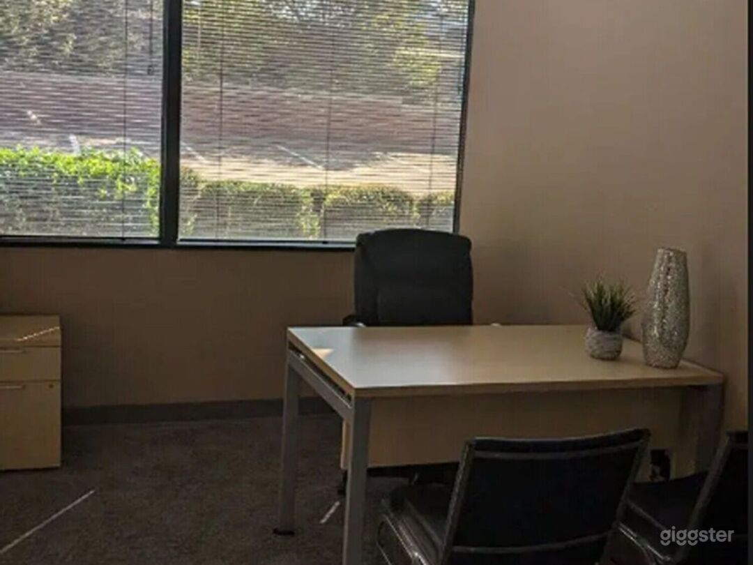 Cozy 130 Sq Ft Office Photo 1