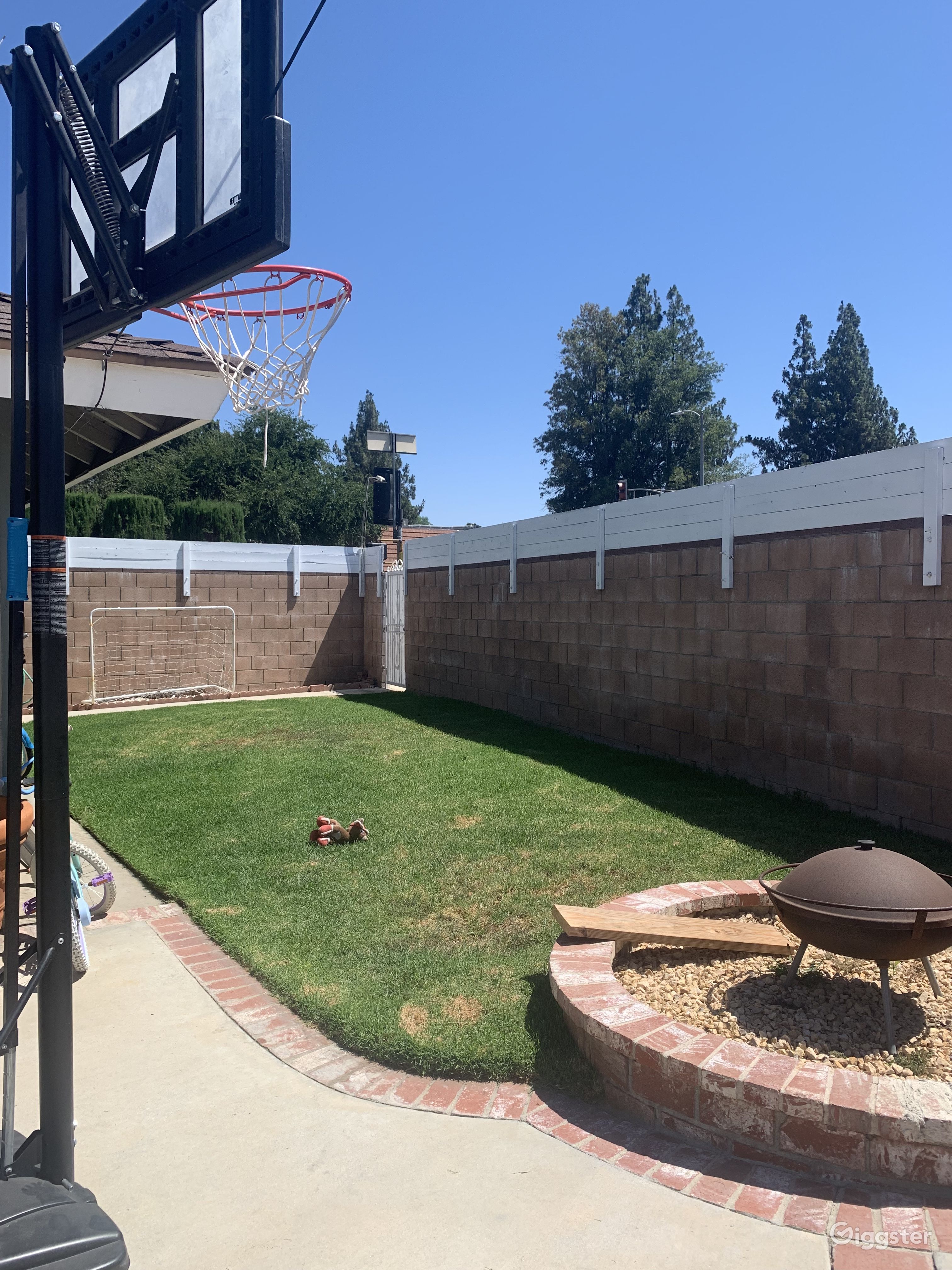 Large lot (safe for Covid) w/Pool Chatsworth Rent this location on