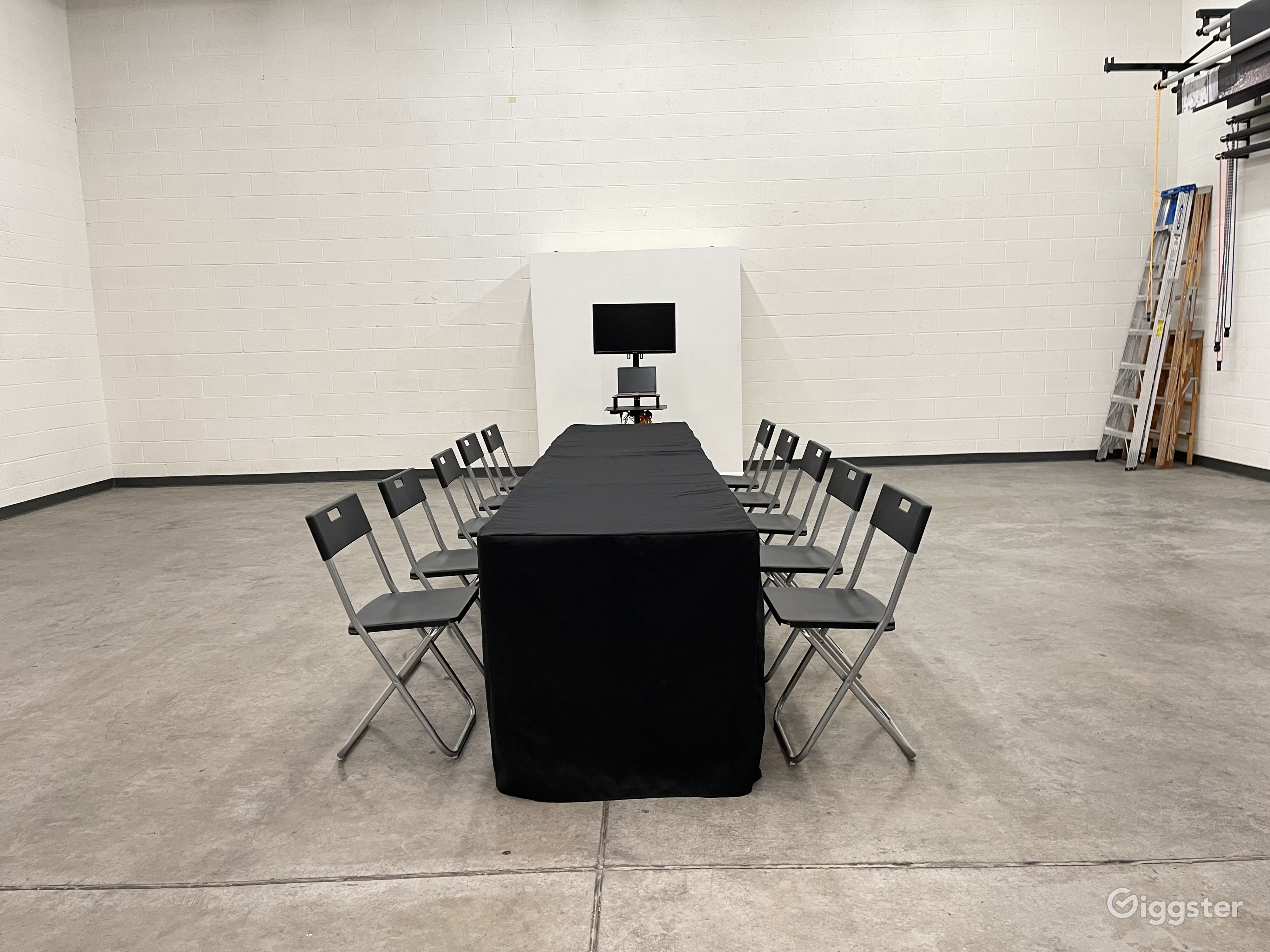 Spacious Photo/Video Studio near the Strip Rent this location on Giggster