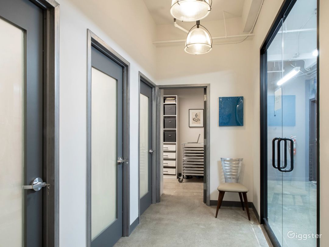 Sunny, Fully Equipped, Garment District Office in Co-Shared Creative Space Photo 3