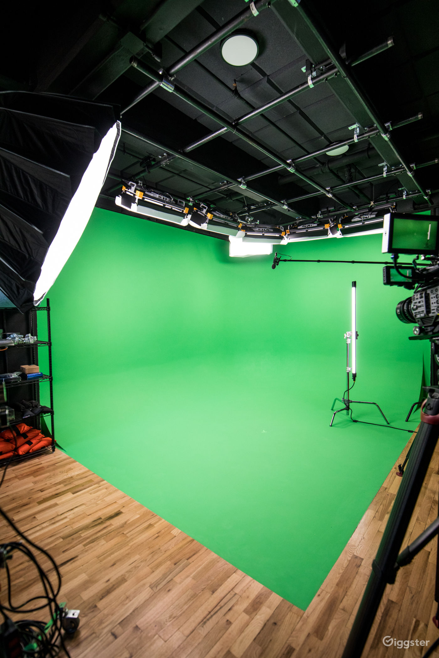 Midtown NYC Green Screen Studio w/ Crew + Gear Rent this location on