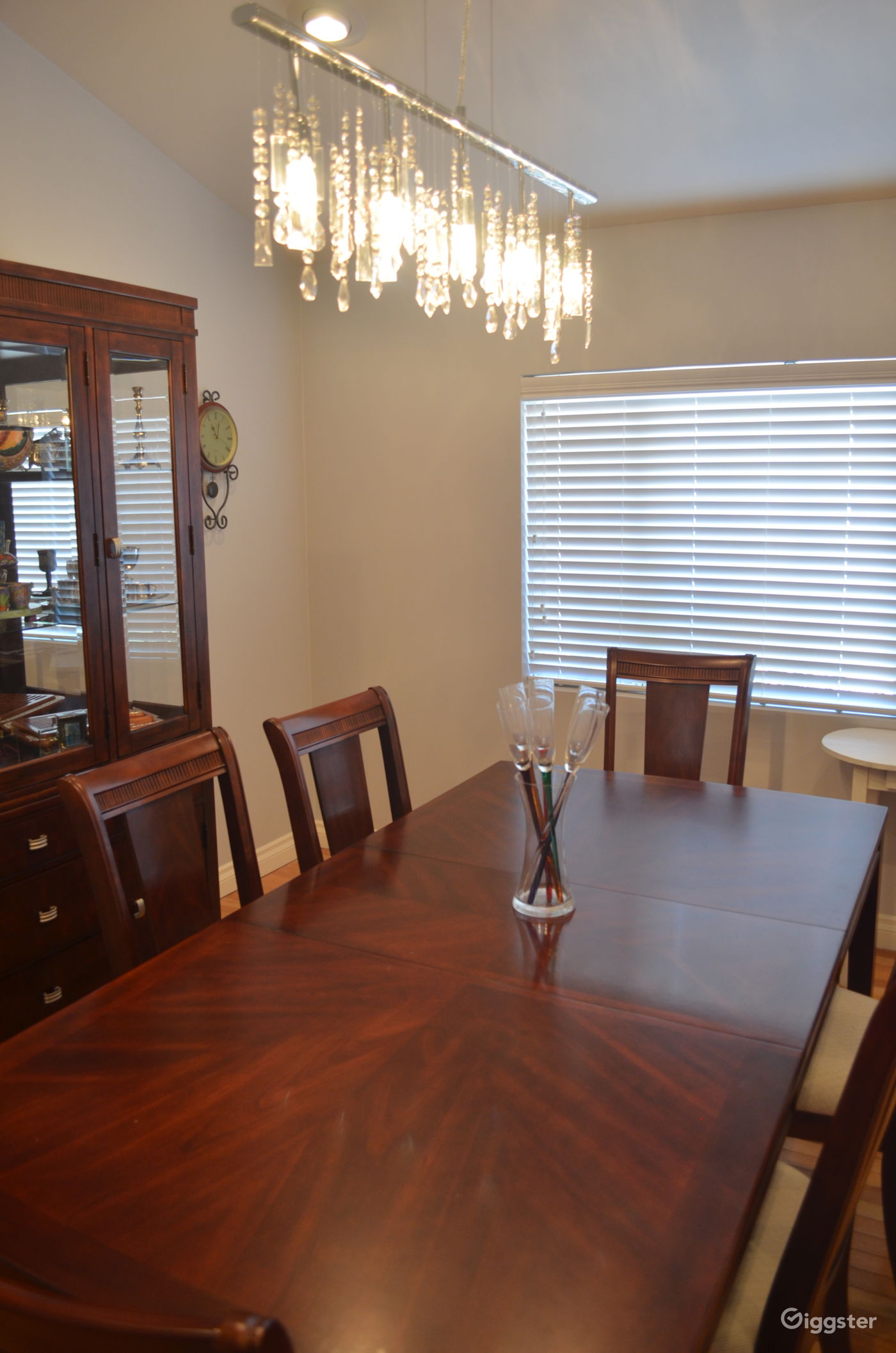 Single Story contemporary in Midvale Estates Rent this location on