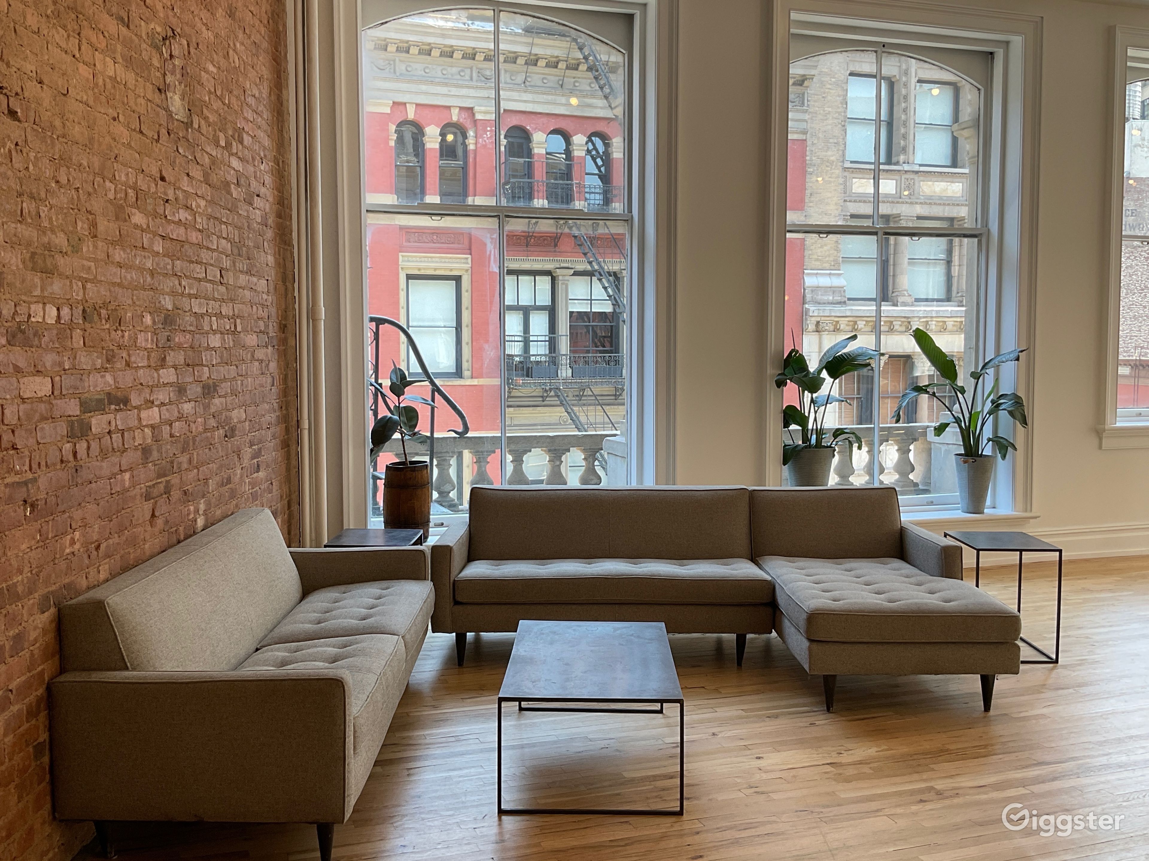 Sunny Corner Loft with Open Kitchen Rent this location on Giggster