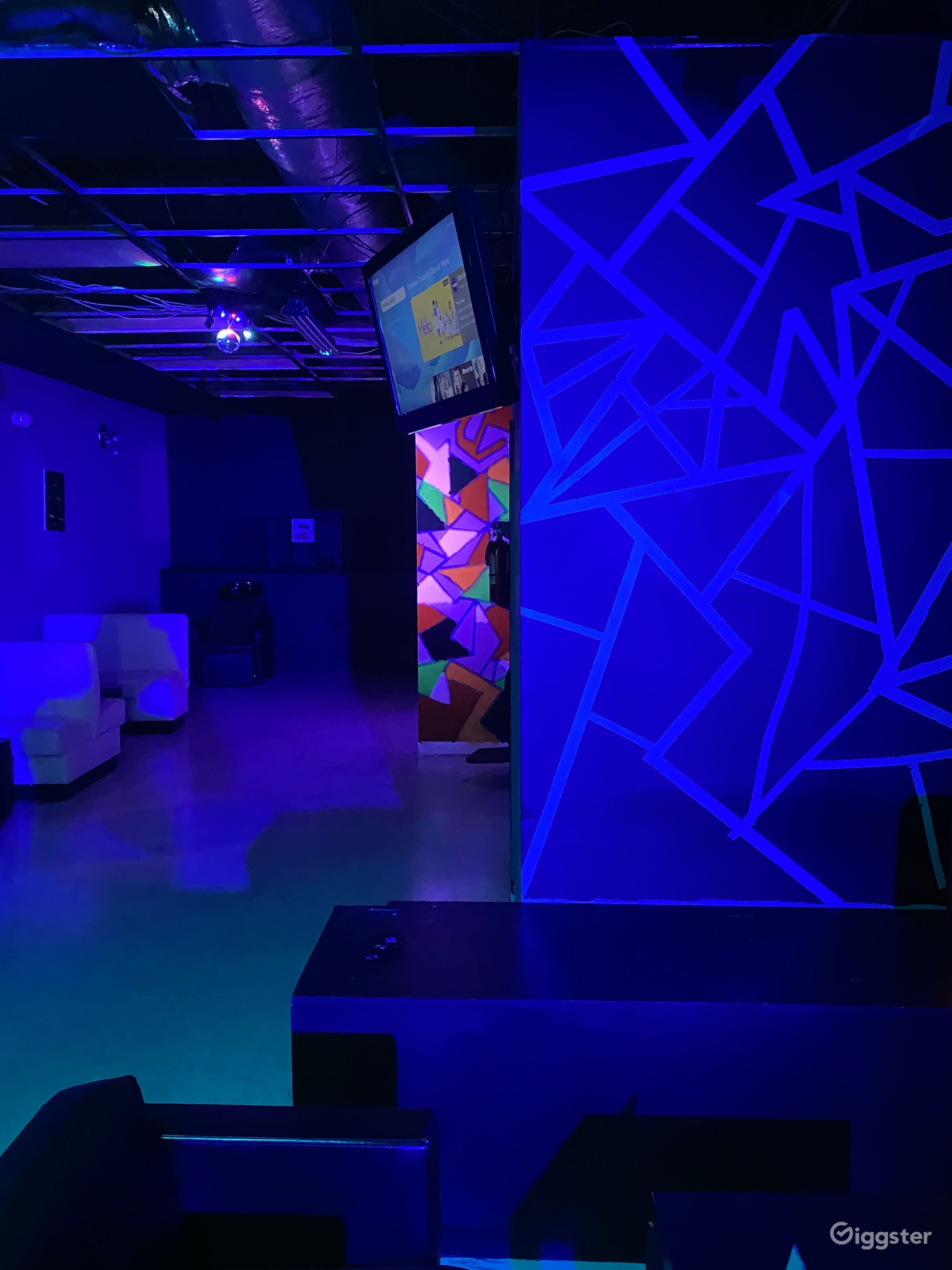 Prosperous Social Hub Rent this location on Giggster