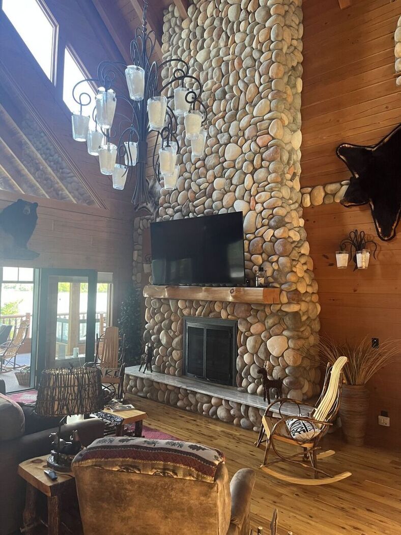 Thousand Island Lake Lodge on the Cisco Chain Rent this location on
