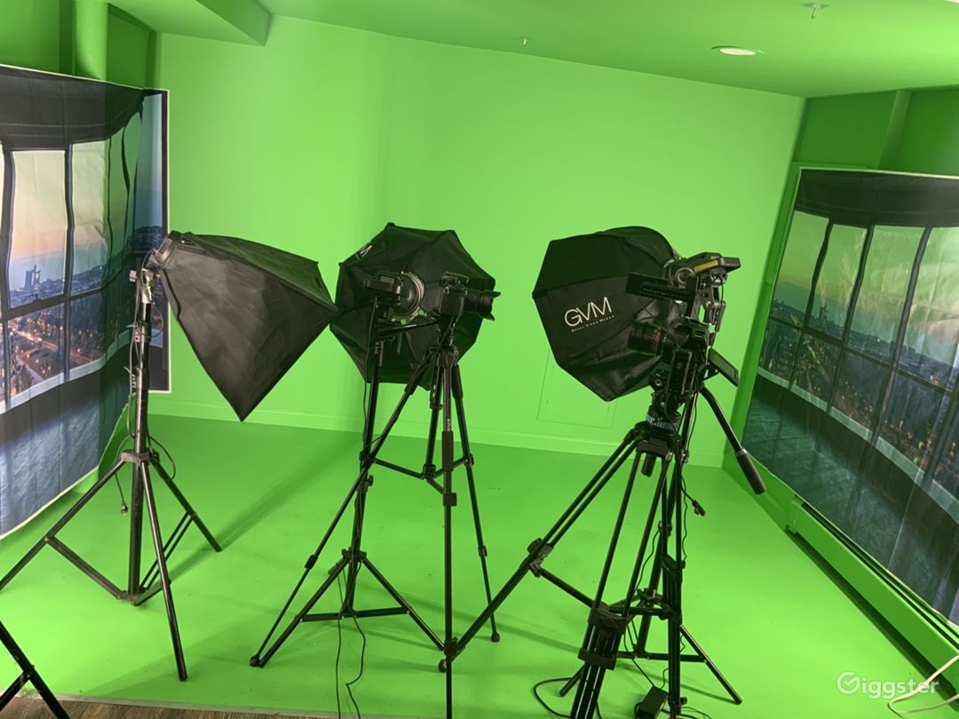 Cozy Compact Green Screen Studio Photo 3