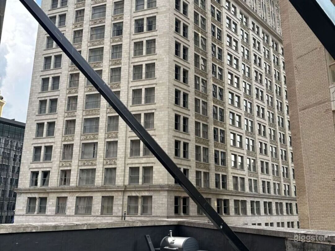 Million Dollar Downtown Rooftop Photo 4
