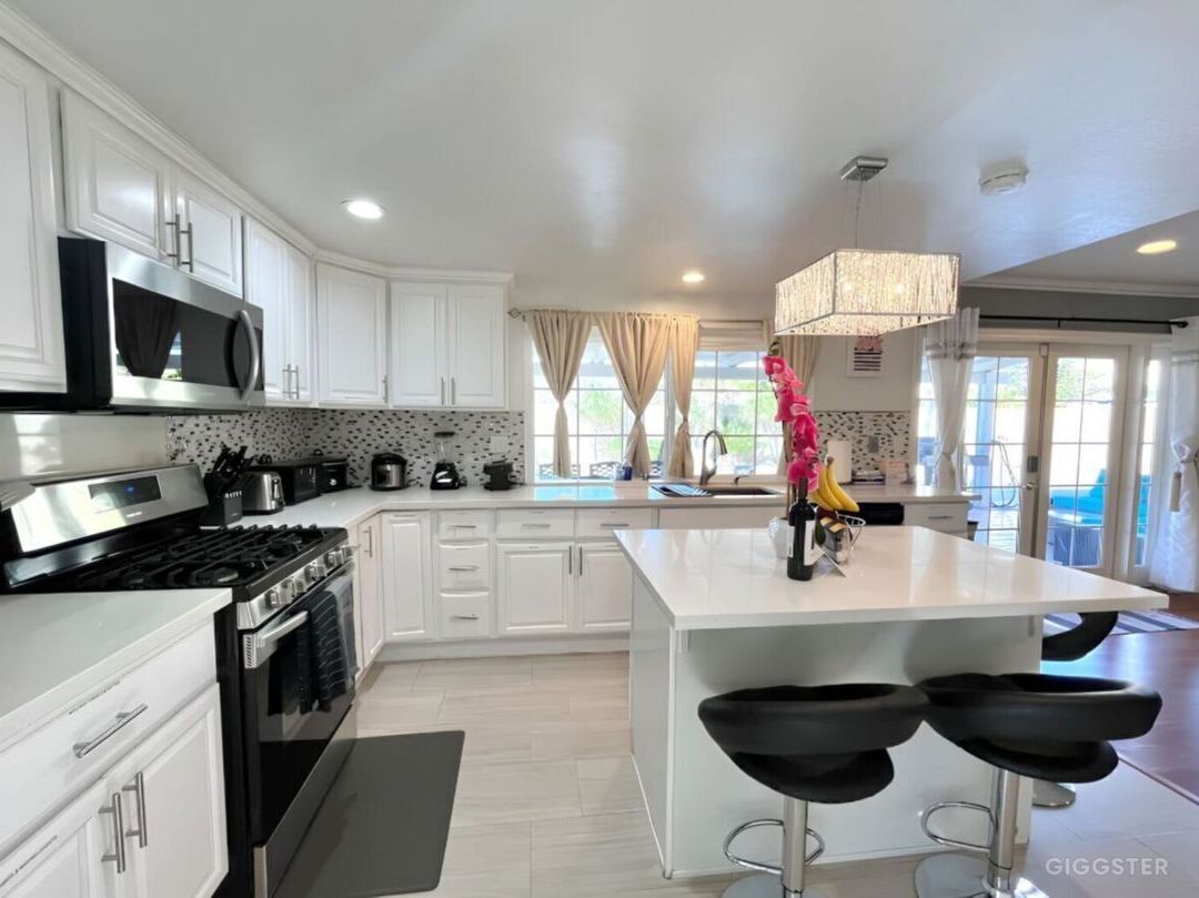 Gorgeous Family Home near Disneyland Photo 4