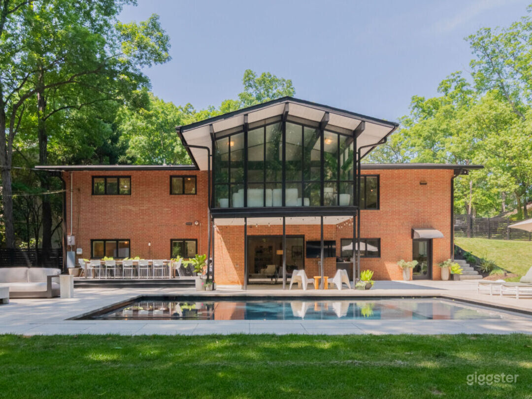 Modernized Mid-Century Home in Sherwood Forest Photo 3