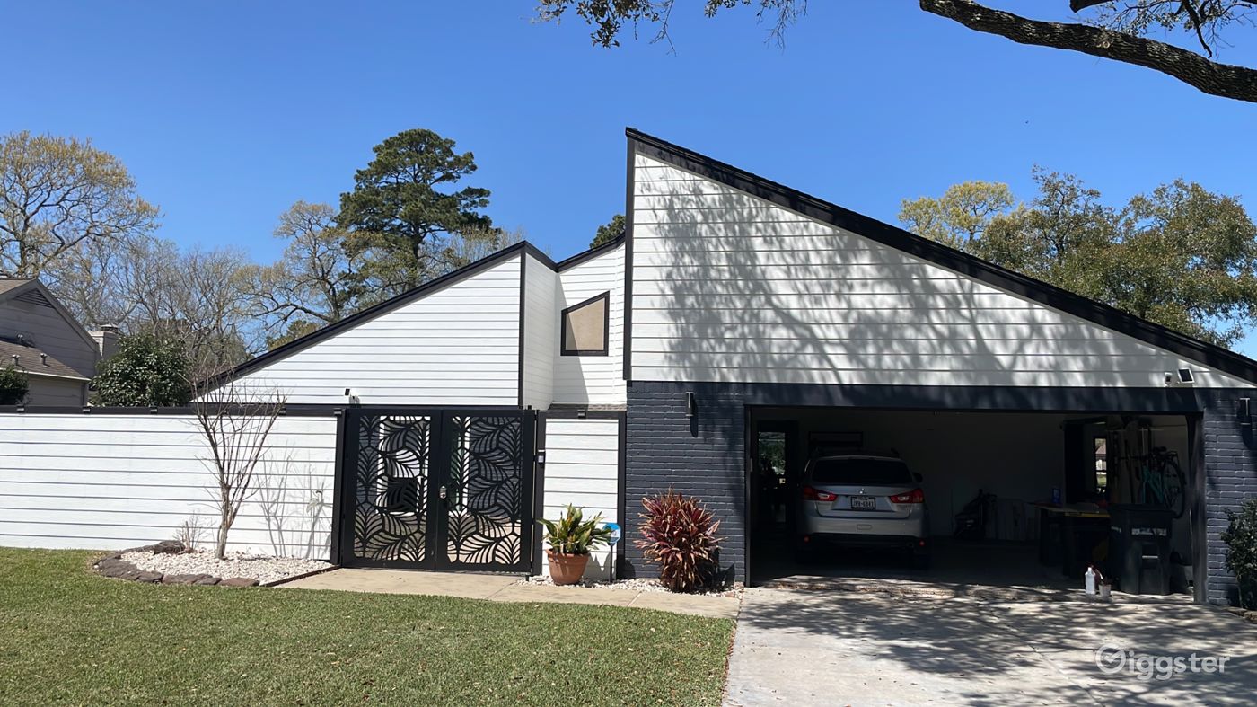 Waterfront modern home with pool and boat house Rent this location on