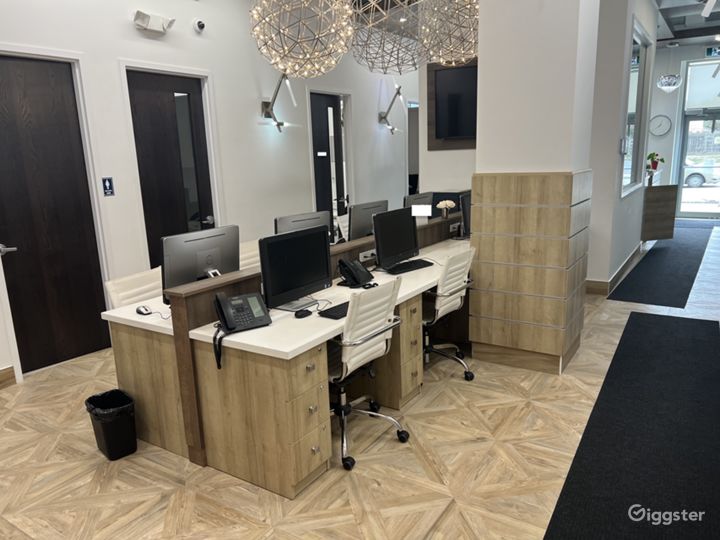 Office Space (Reception And Bullpen) | Rent this location on Giggster