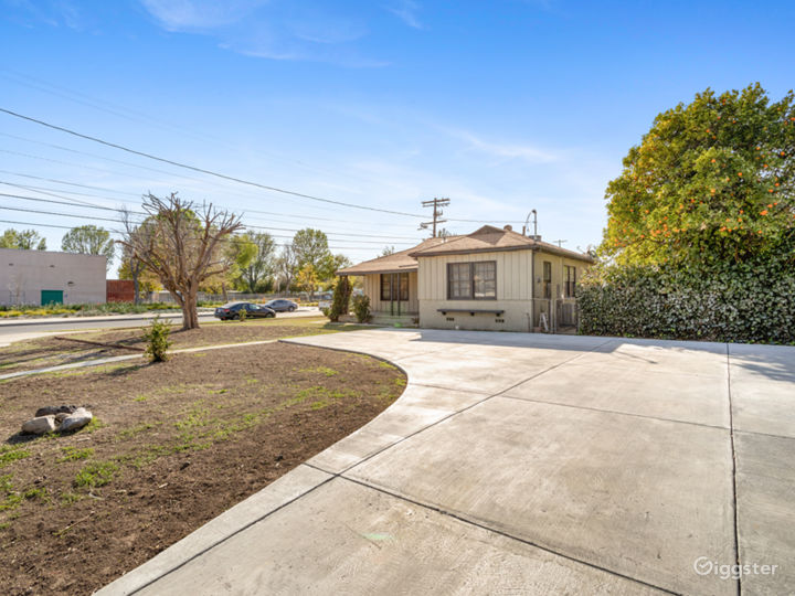 Traditional Home In Northridge/Sherwood Forest. Rent this location on Giggster