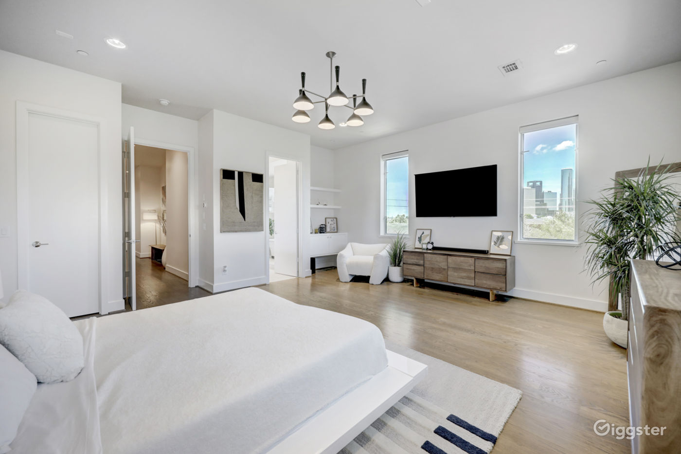 Luxurious Montrose 4000+ sqft Townhome w/ Stunning Skyline Views Rent