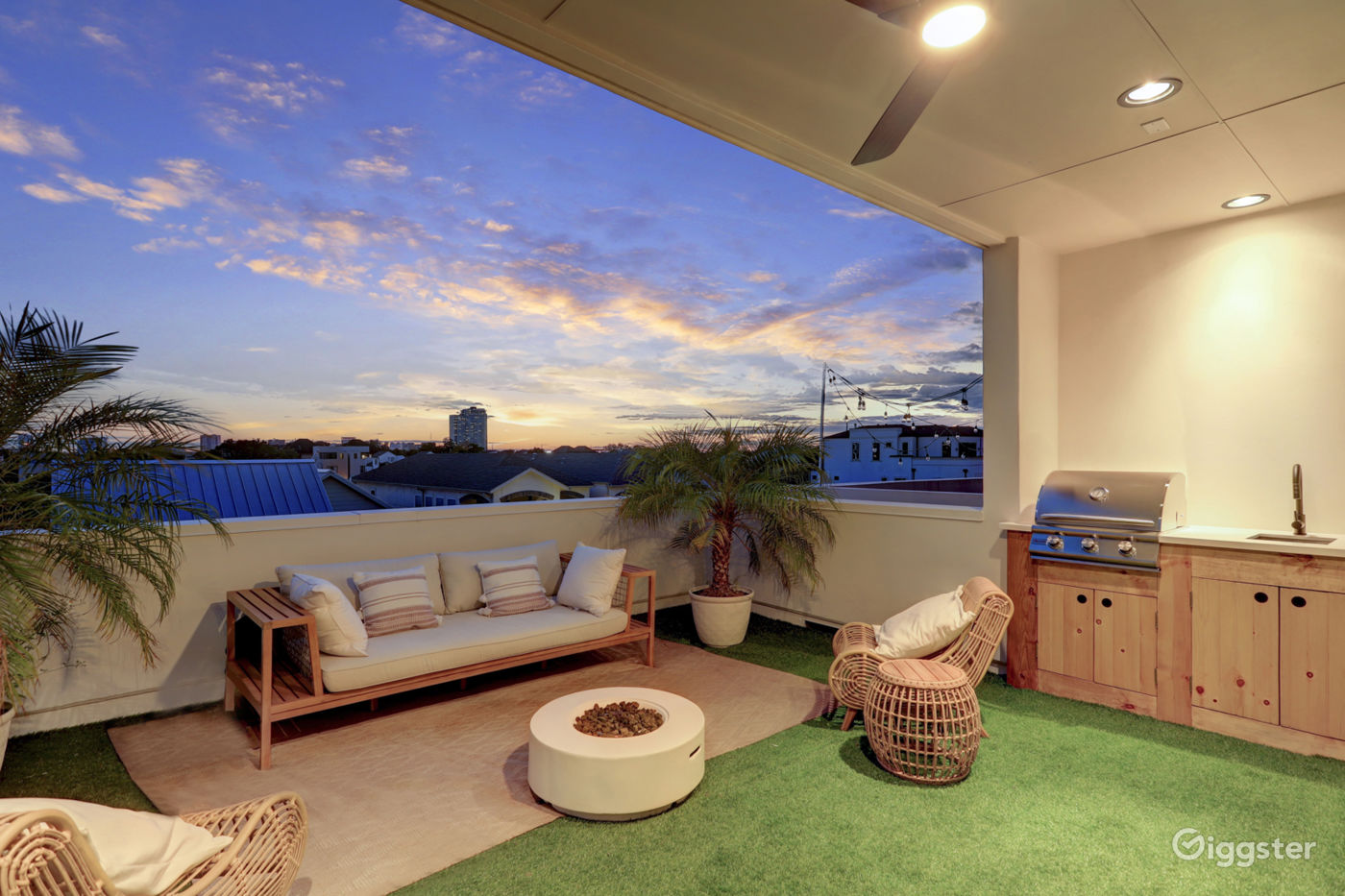 Luxurious Montrose 4000+ sqft Townhome w/ Stunning Skyline Views Rent