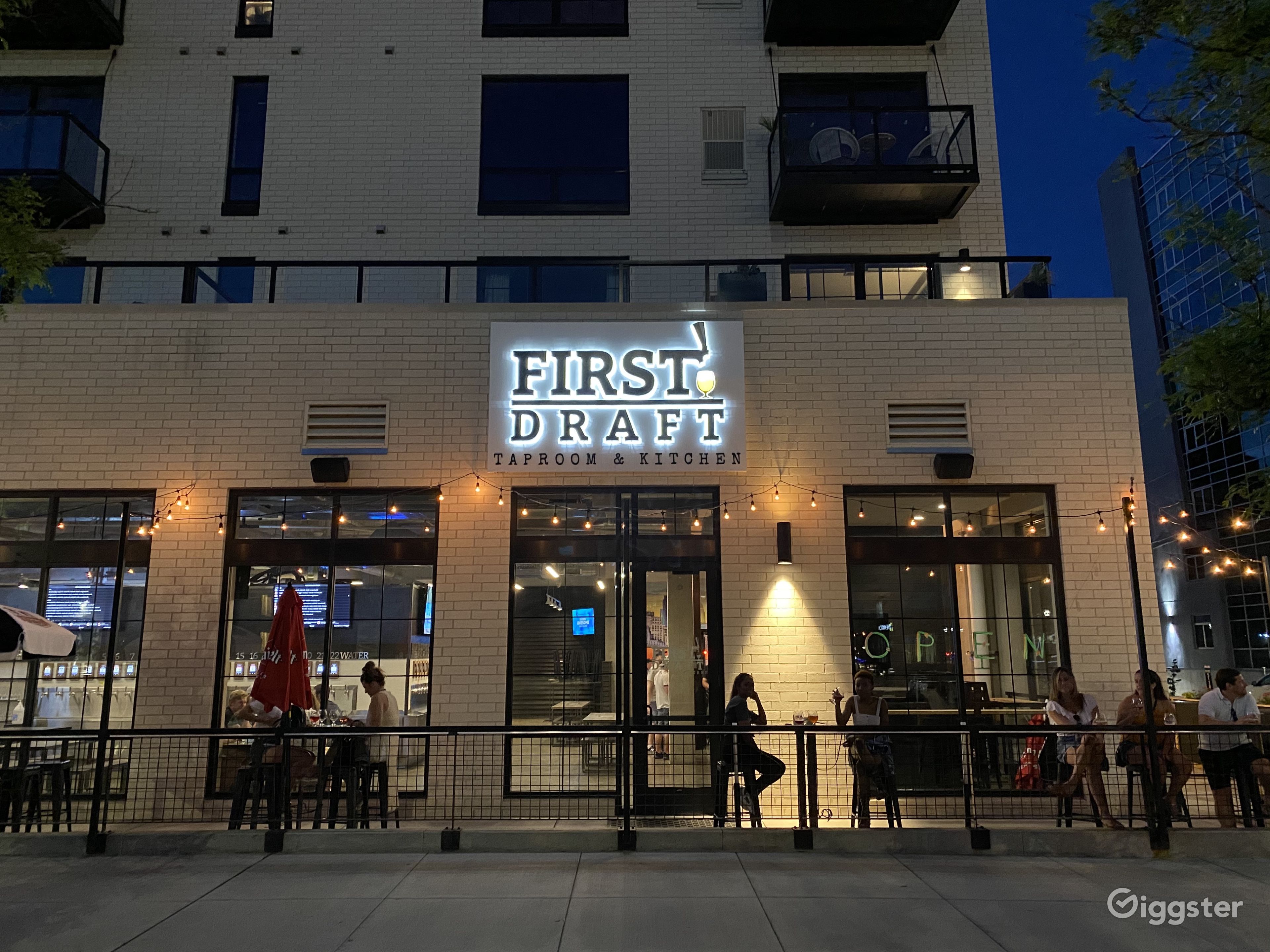 Urban Bar and Restaurant in Downtown Minneapolis Rent this location