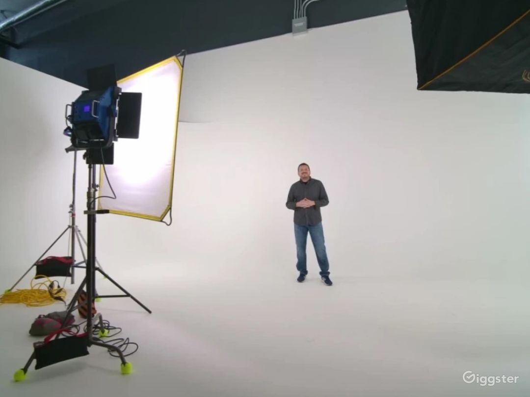  Temperature Controlled Warehouse Studio 