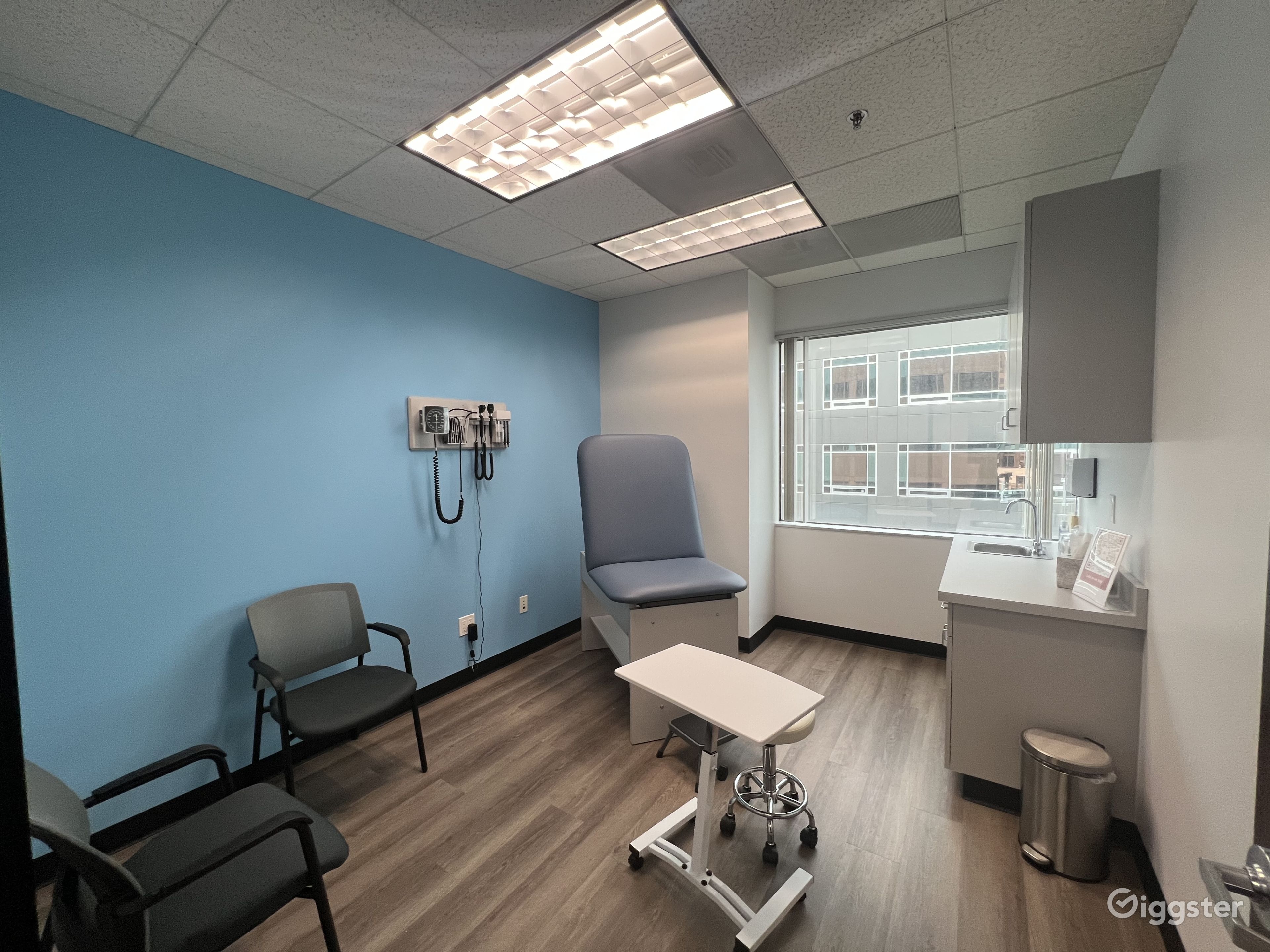 Huge doctors and medical offices | Rent this location on Giggster