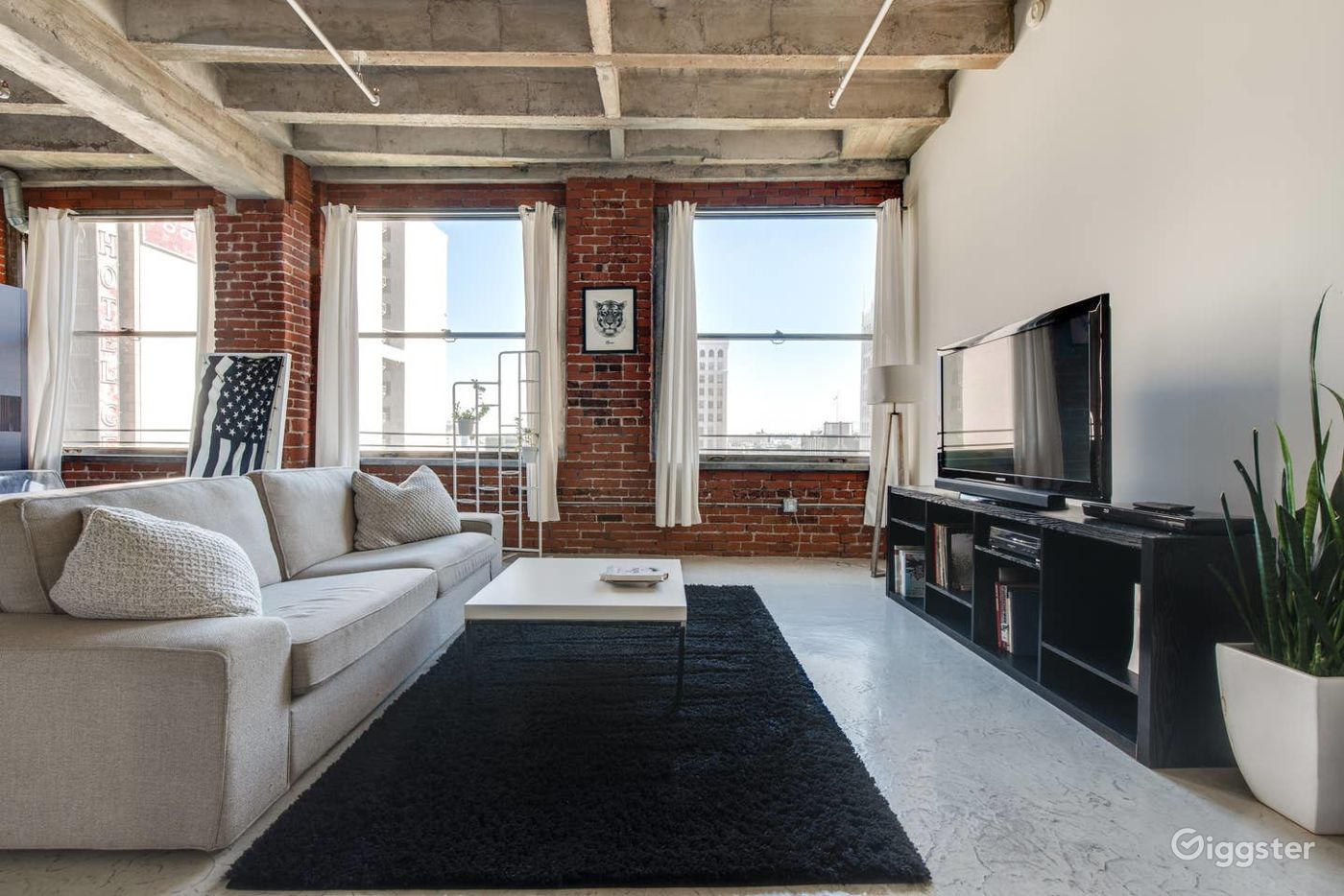 Downtown Los Angeles Studio Loft Rent this location on Giggster