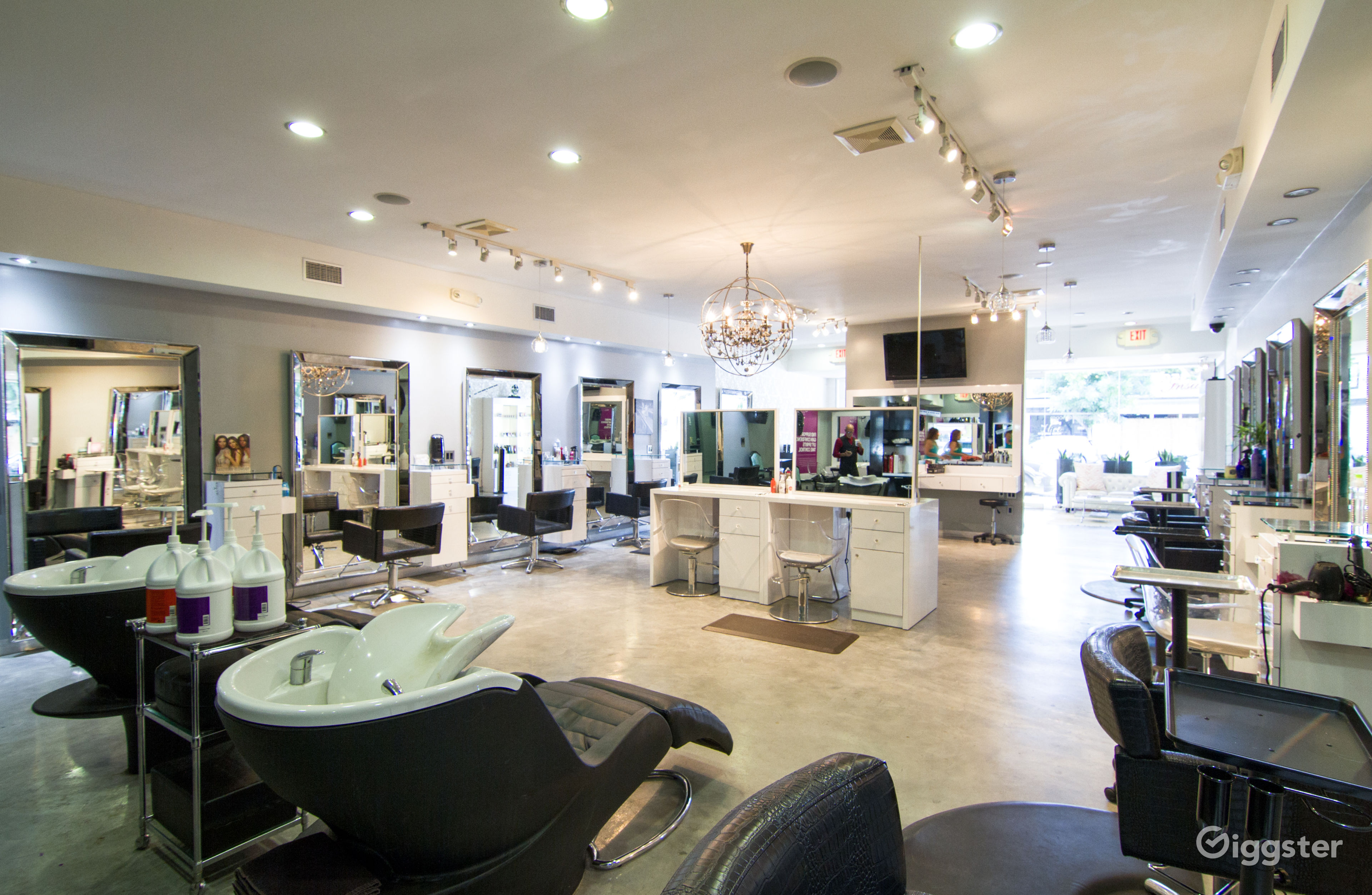 Posh Salon in Burbank Rent this location on Giggster